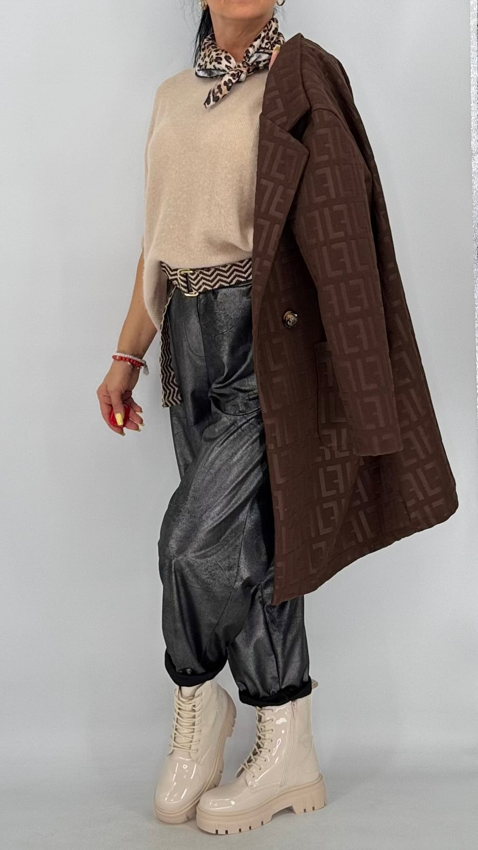 Stylische Hose mit Schimmer-Effekt und Gürtel, schwarz