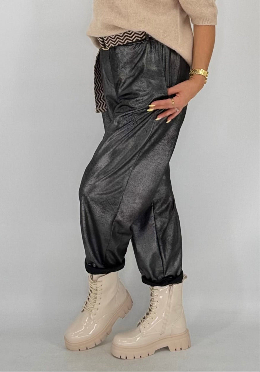 Stylische Hose mit Schimmer-Effekt und Gürtel, schwarz