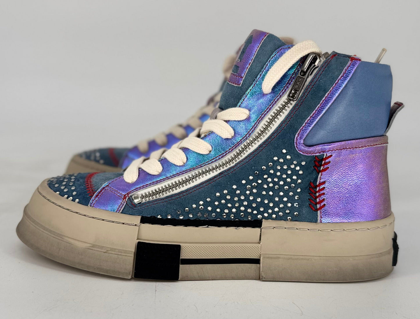 Sneaker Rebecca White metallic-blau mit Strass X52-3