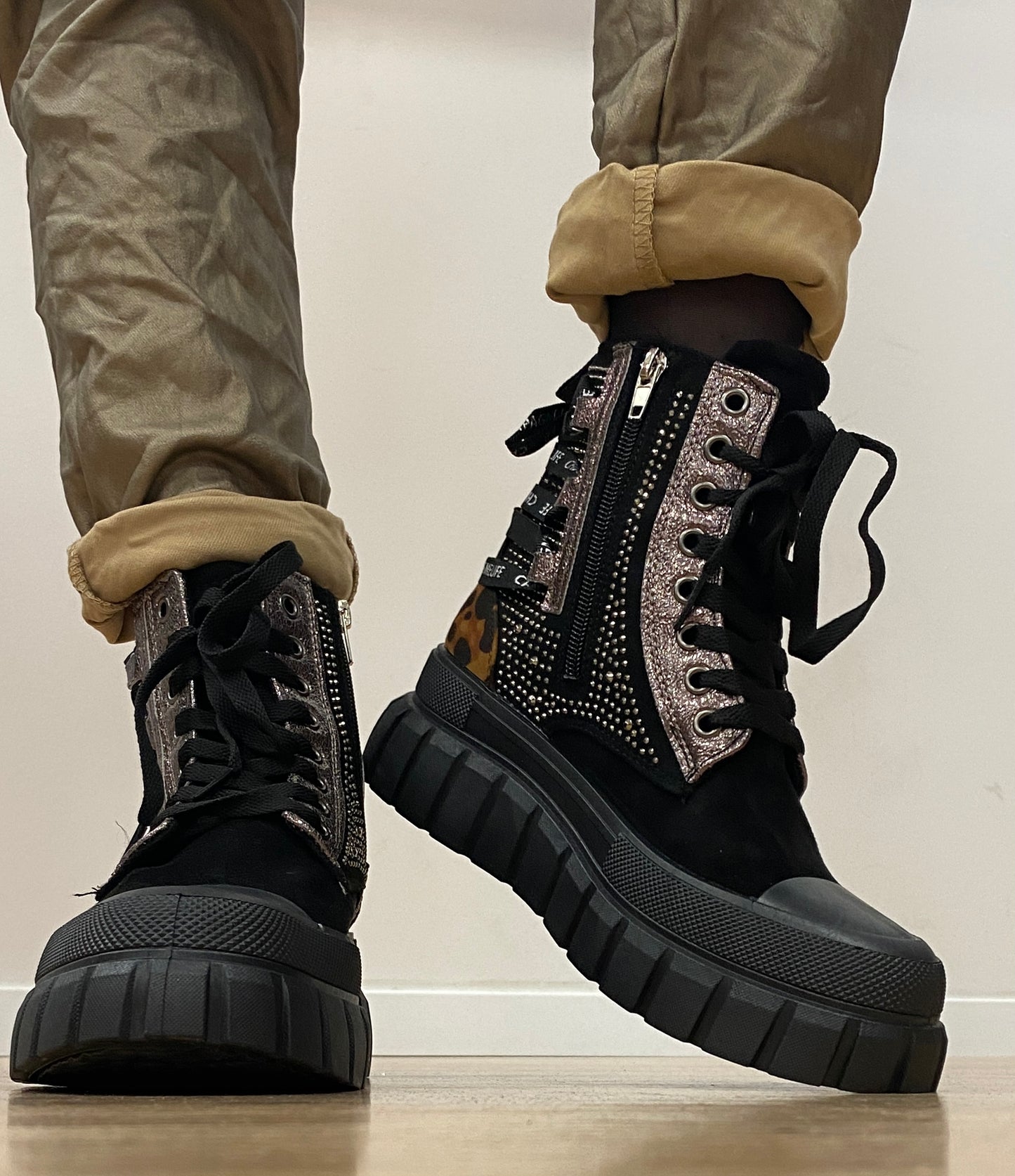 Boots schwarz/leo mit Strass 8-69