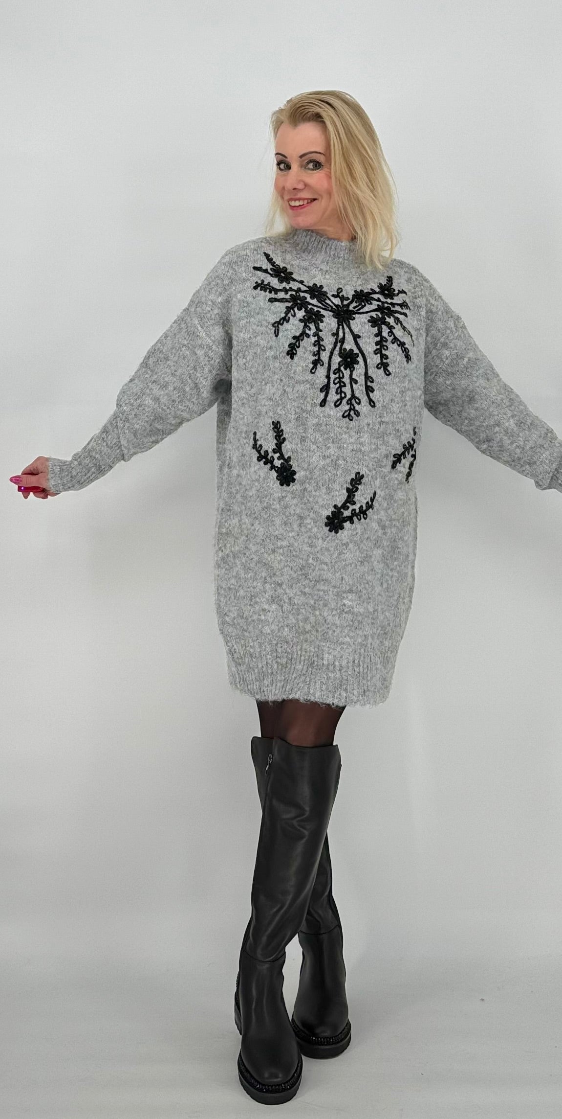 Pullover-Kleid Farbe im Sortiment
