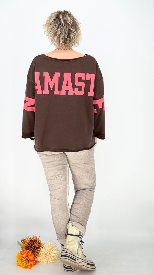 Sweatshirt "Namaste" in braun