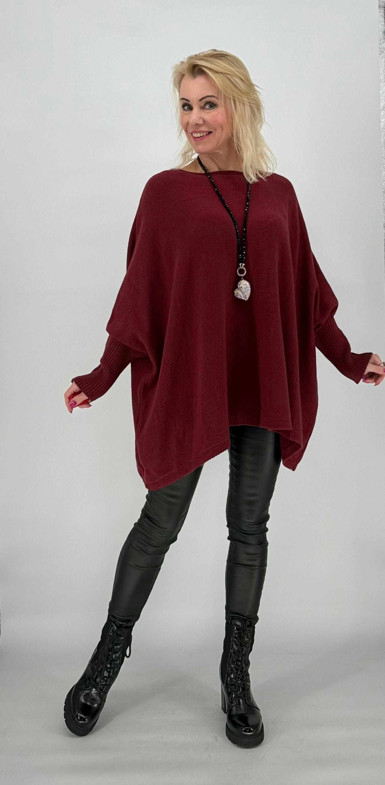 By Elena I Drop Shoulder Shirt in weiß/gold mit Skull