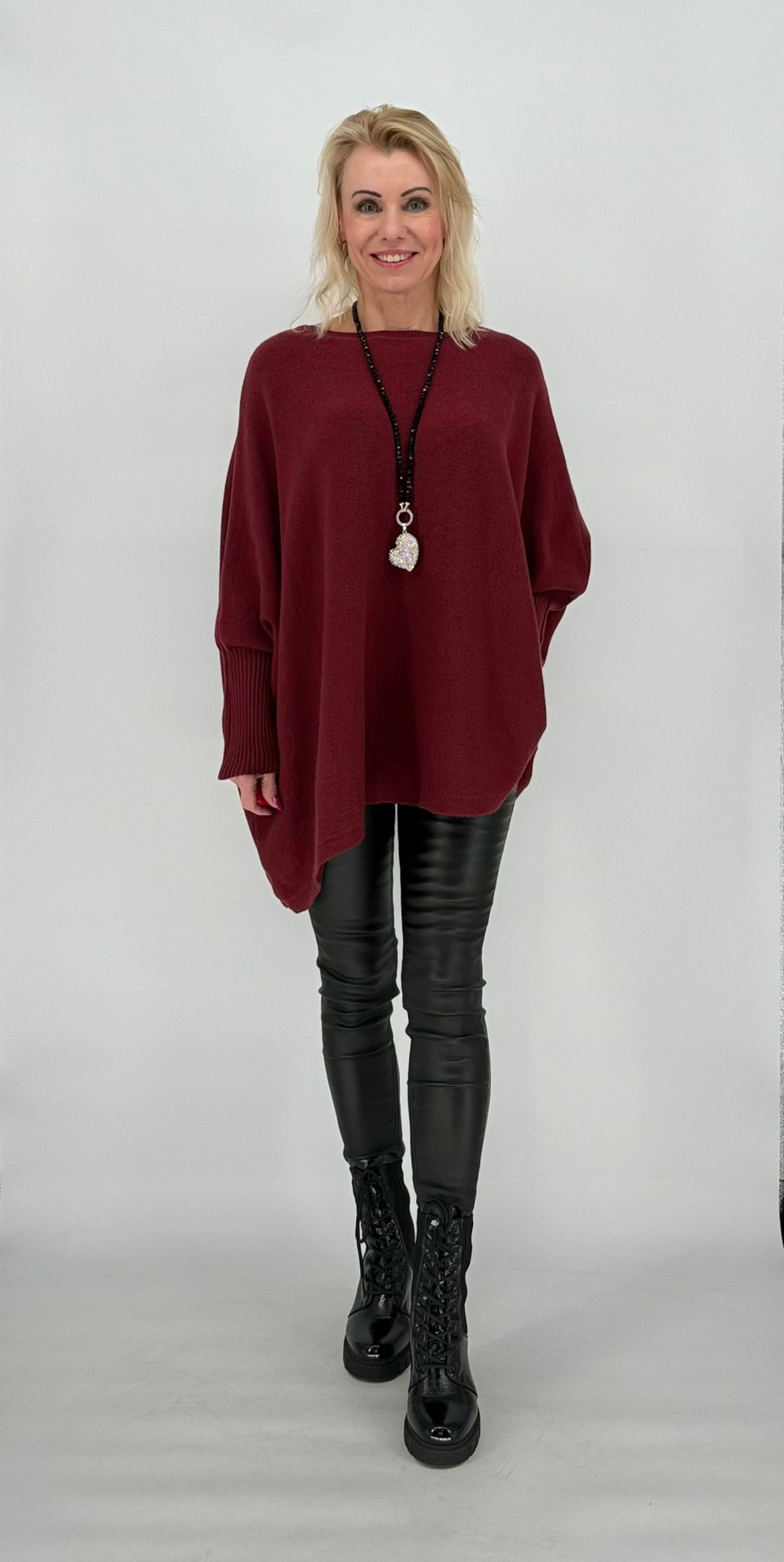 By Elena I Drop Shoulder Shirt in weiß/gold mit Skull