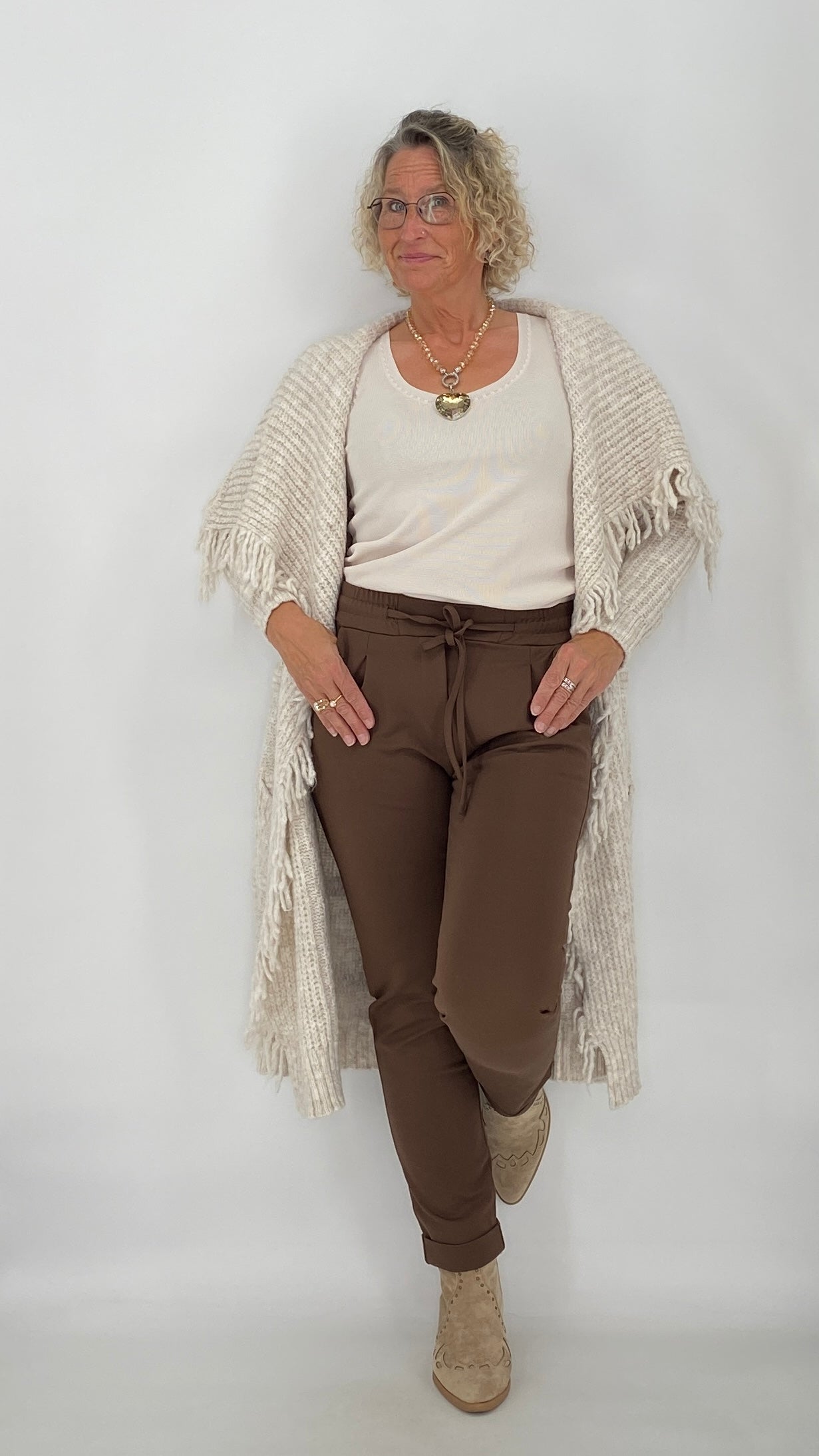 Langer Strickcardigan mit Fransen, Beige