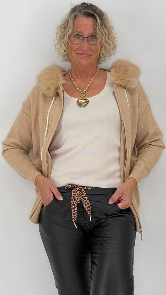 Kuschelige Strickjacke mit Fell-Details, beige