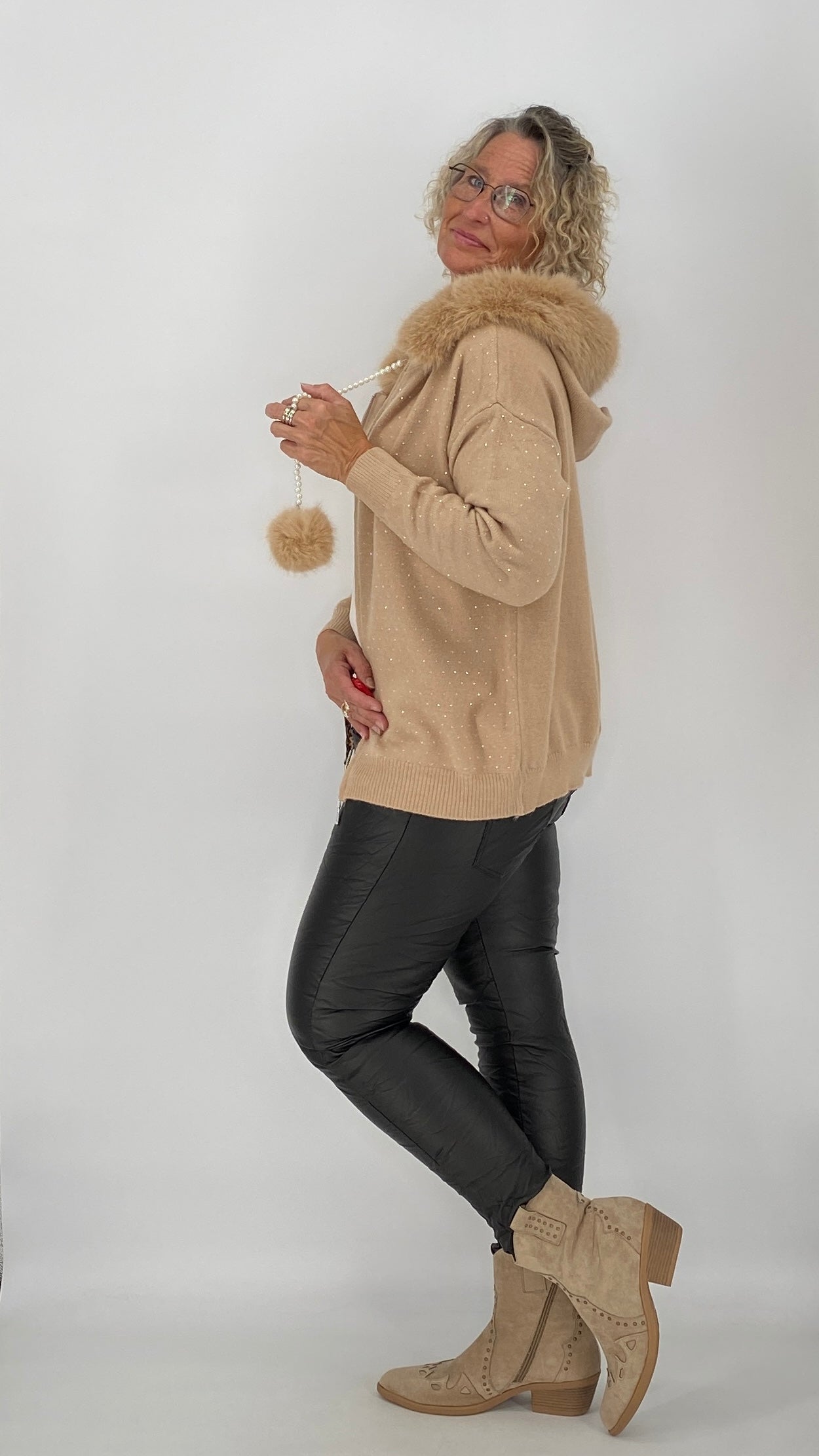Kuschelige Strickjacke mit Fell-Details, beige
