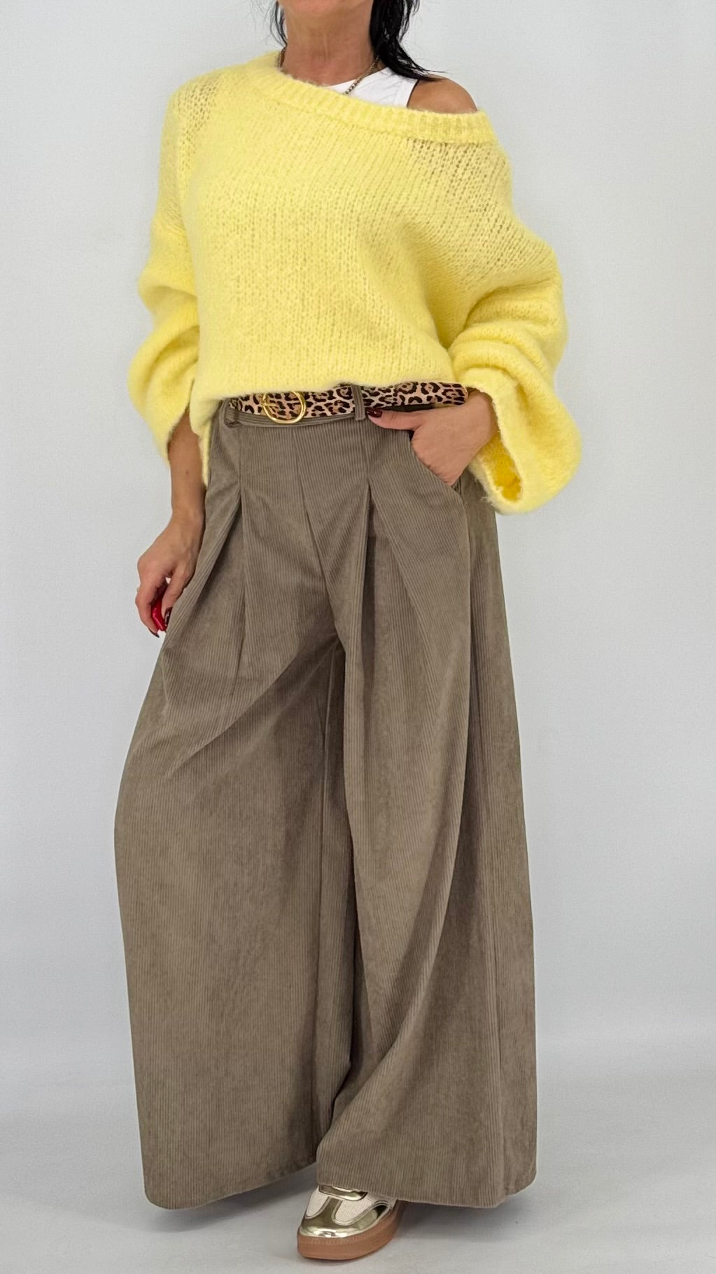 Marlene Cordhose in schwarz, beige, olive