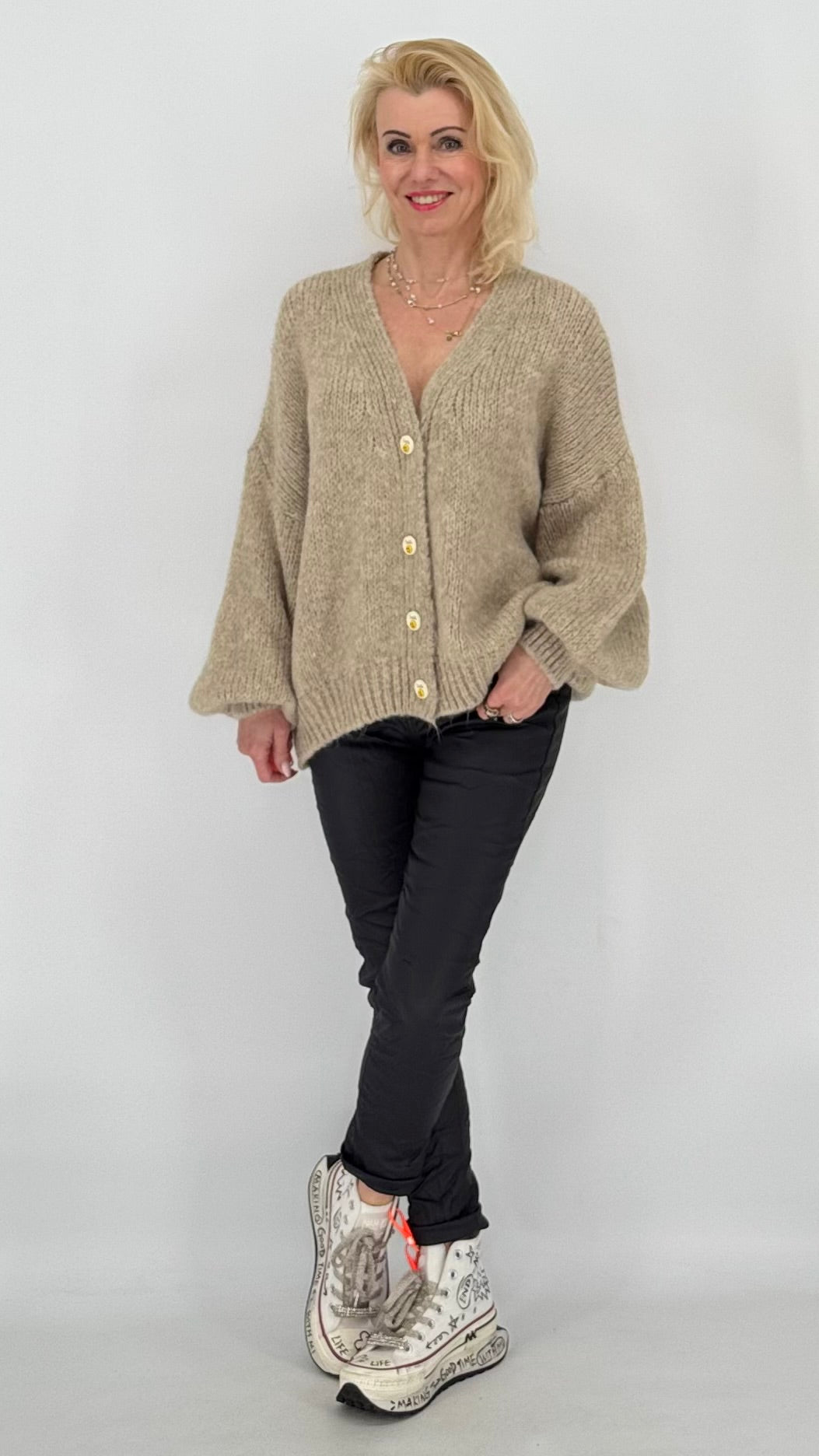 Strickjacke "just Smile" mit schönen Knöpfen