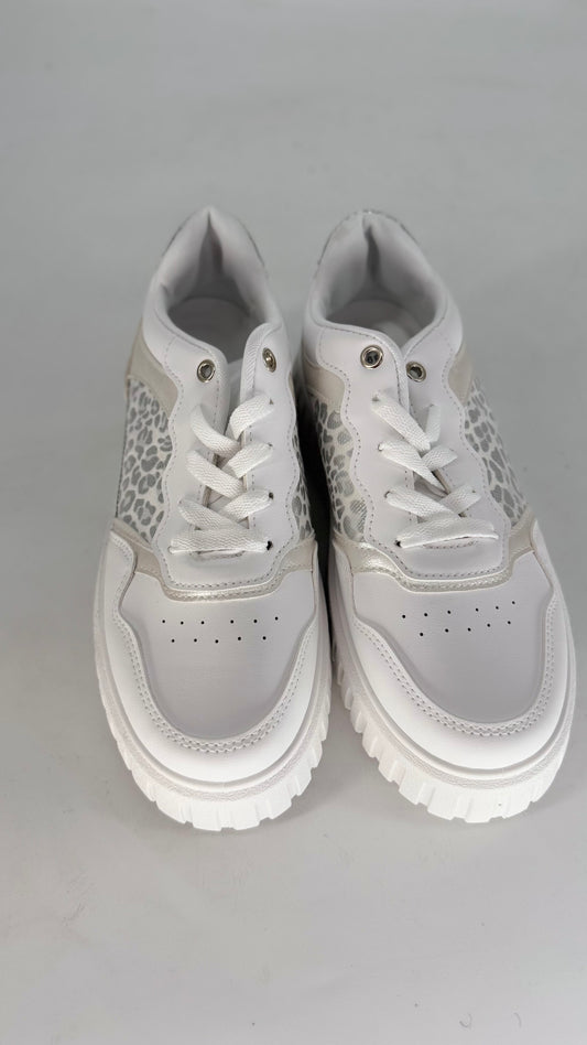 Weißer Sneaker mit Leo Details LS-687