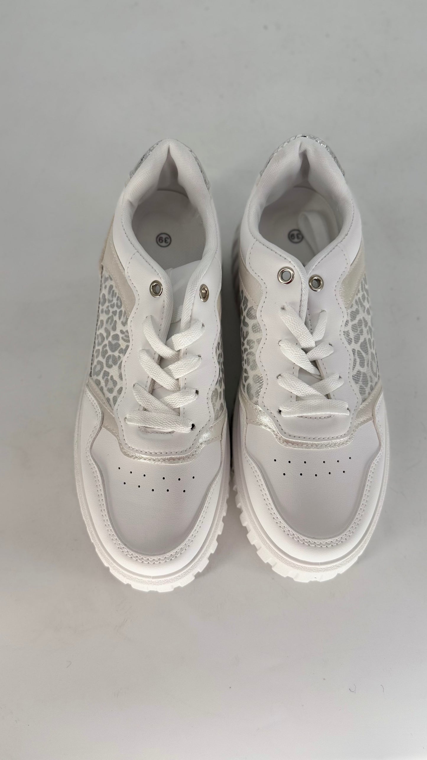 Weißer Sneaker mit Leo Details LS-687