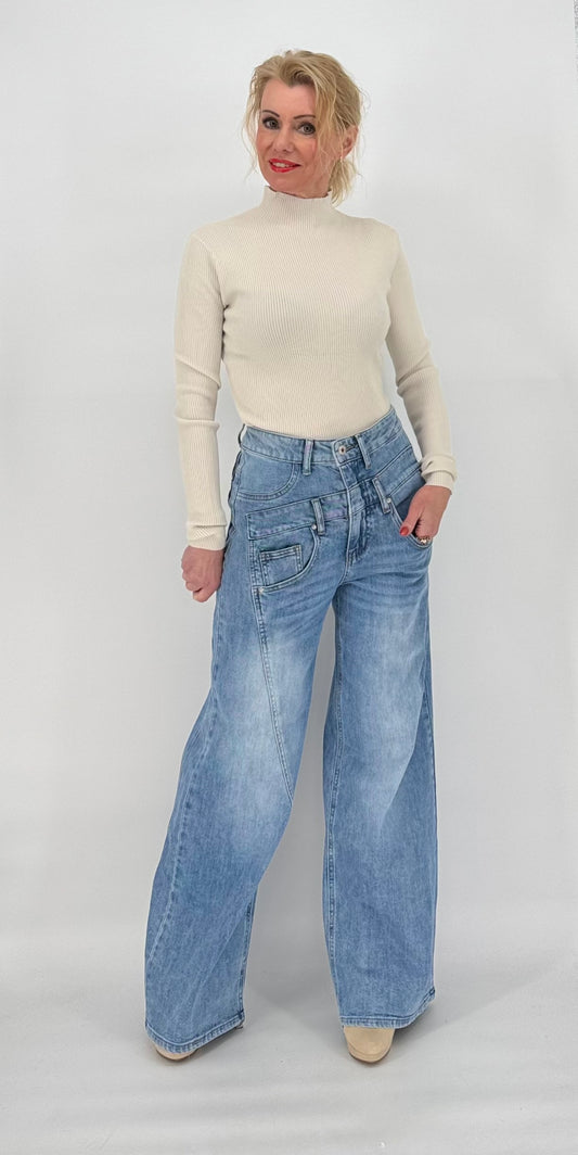 Wide-Leg Jeans