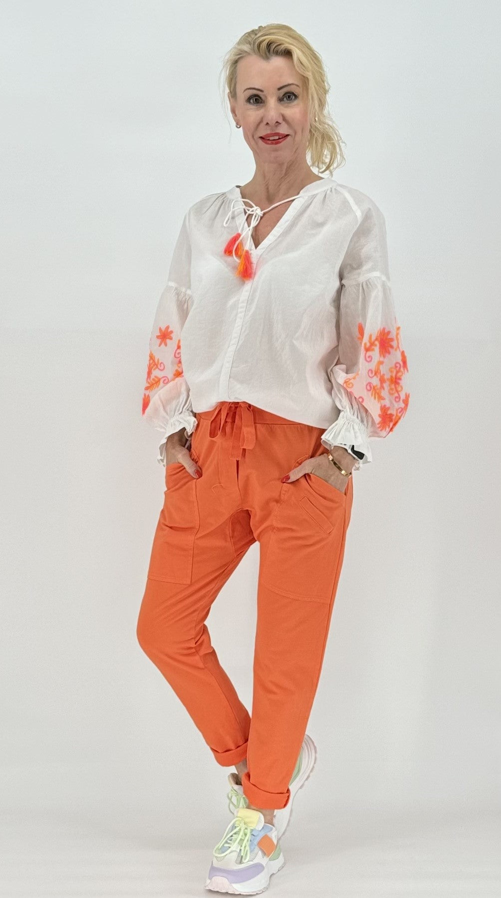 Bluse weiß mit Stickerei