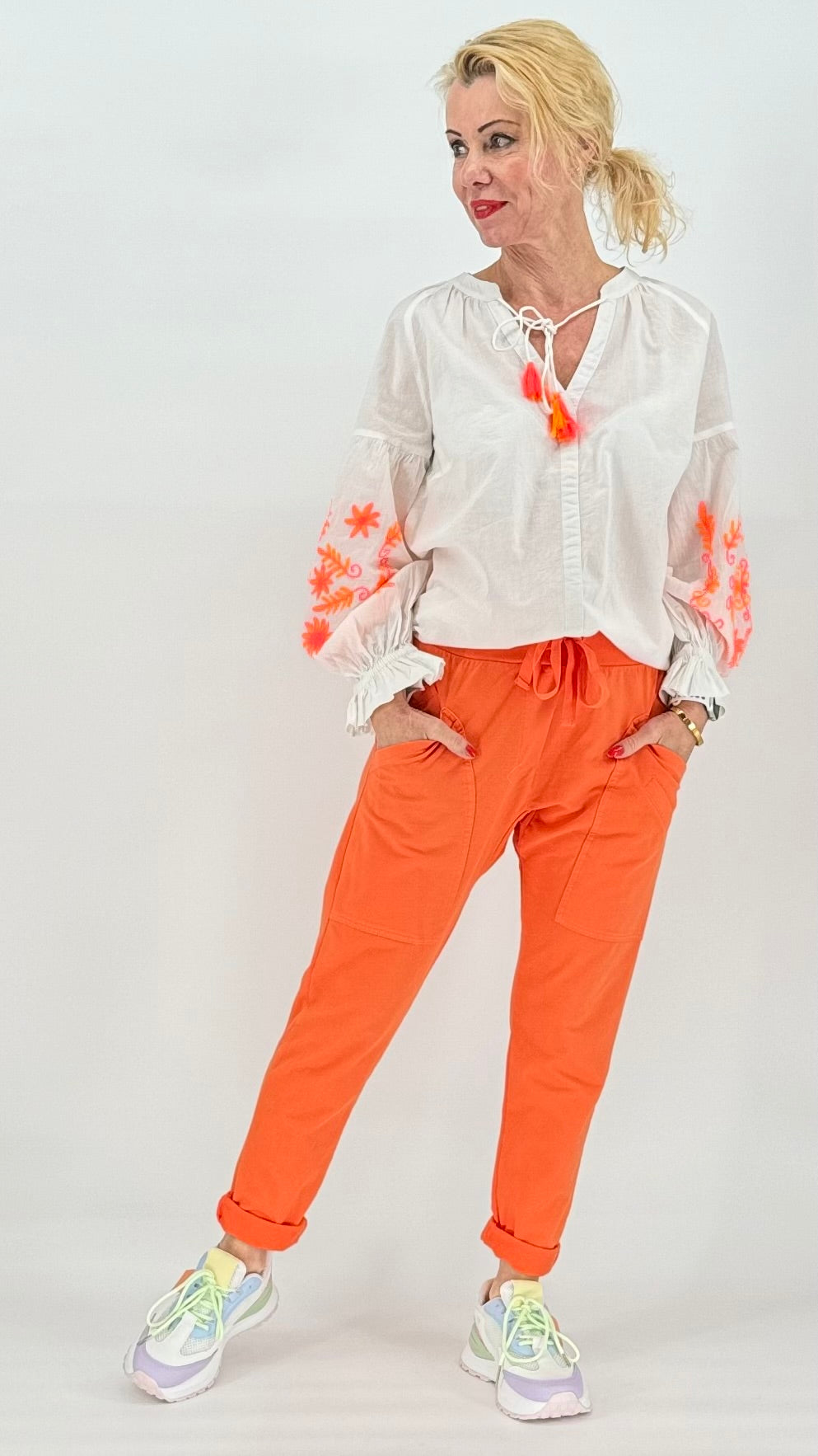 Bluse weiß mit Stickerei