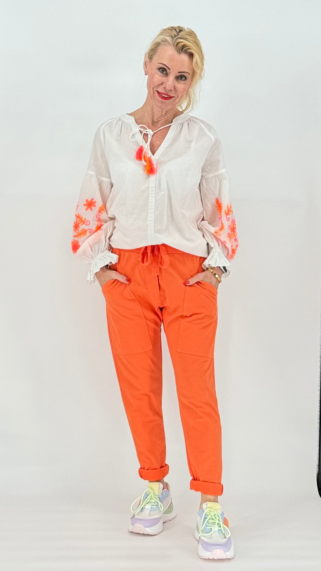 Bluse weiß mit Stickerei