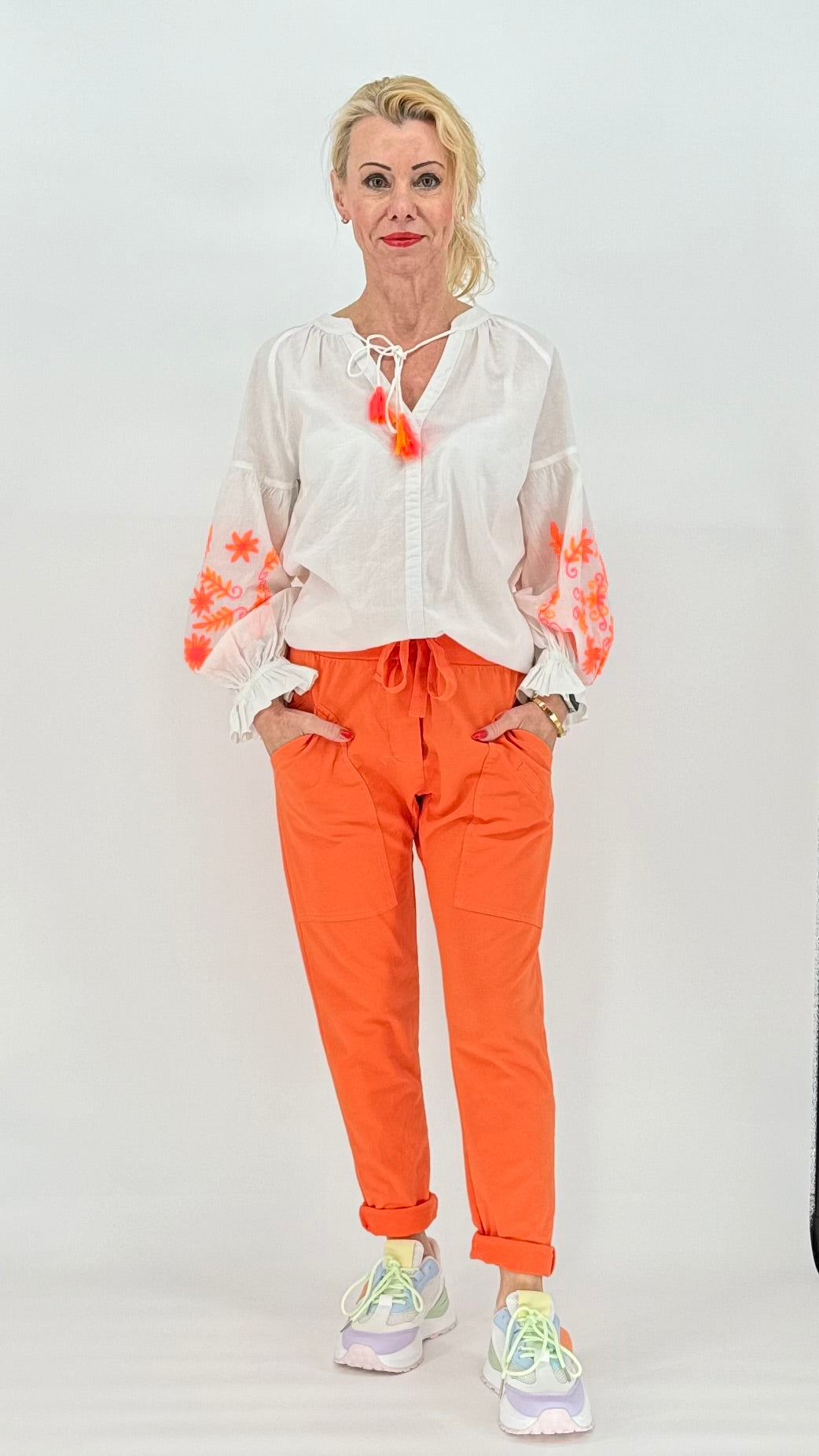 Bluse weiß mit Stickerei
