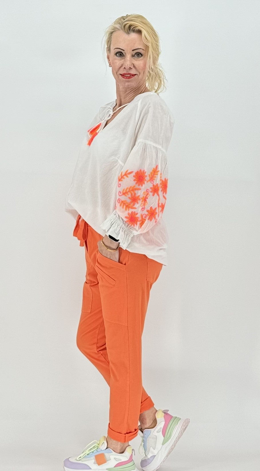 Bluse weiß mit Stickerei
