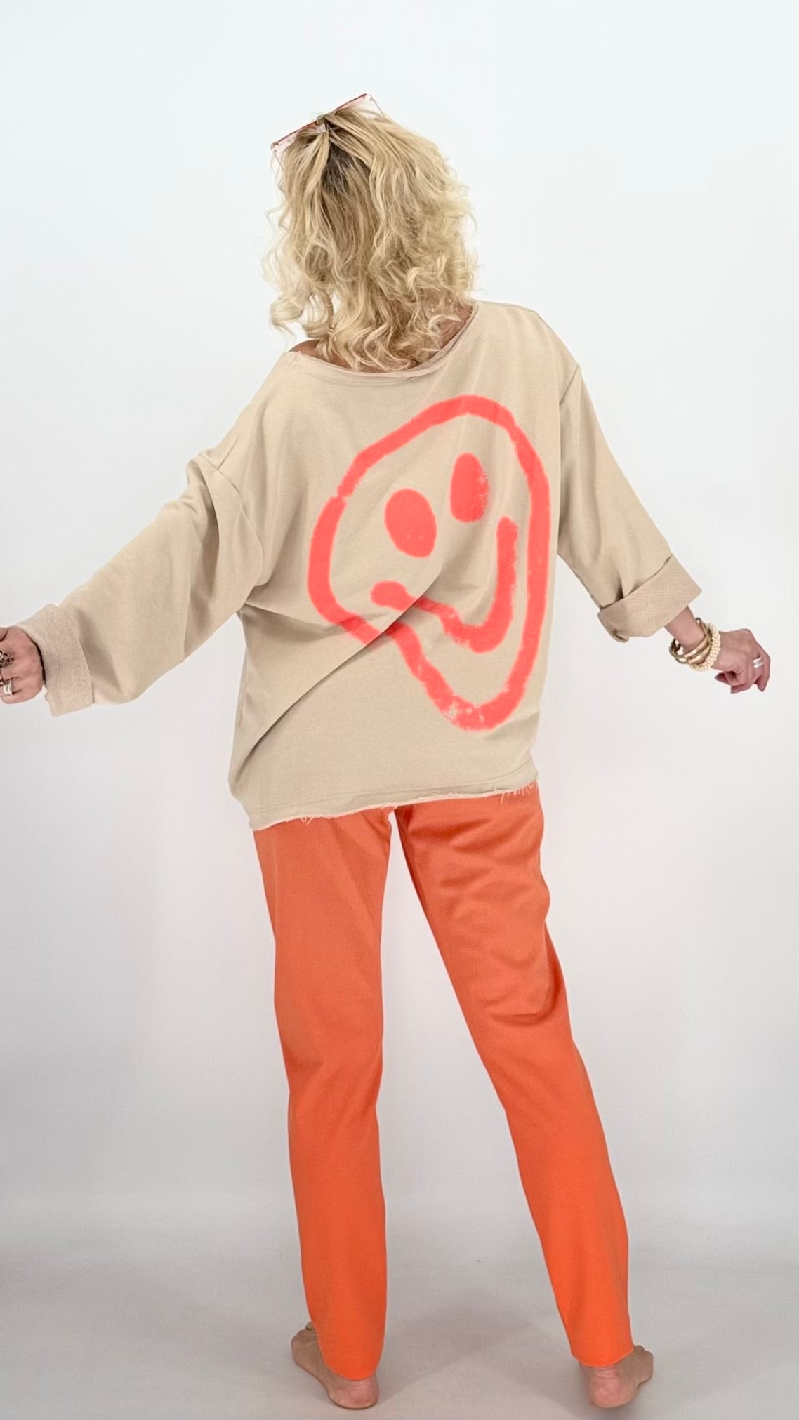 Sweatshirt in beige, "SMILE"