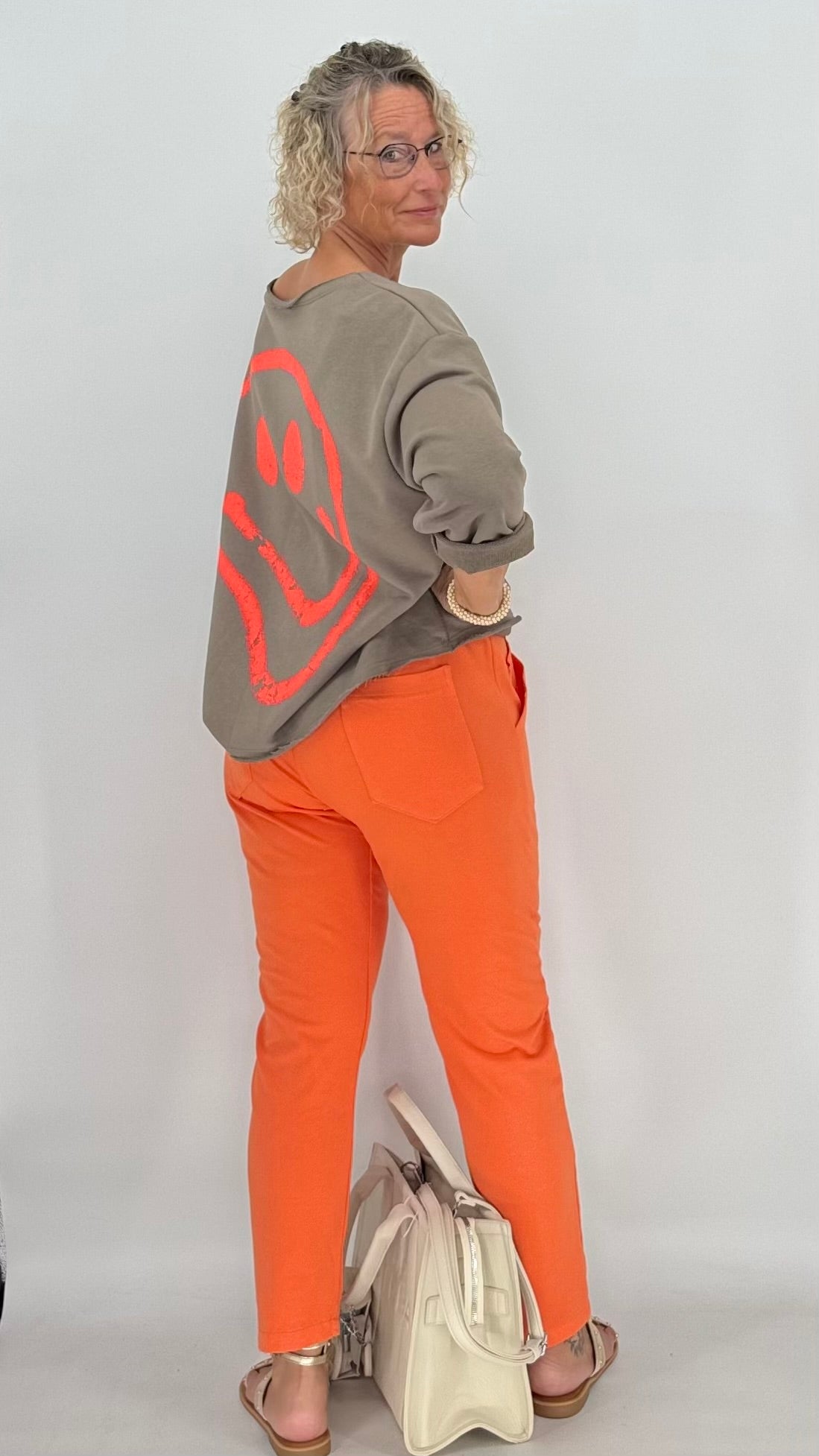 Sweatshirt in camel, "SMILE"