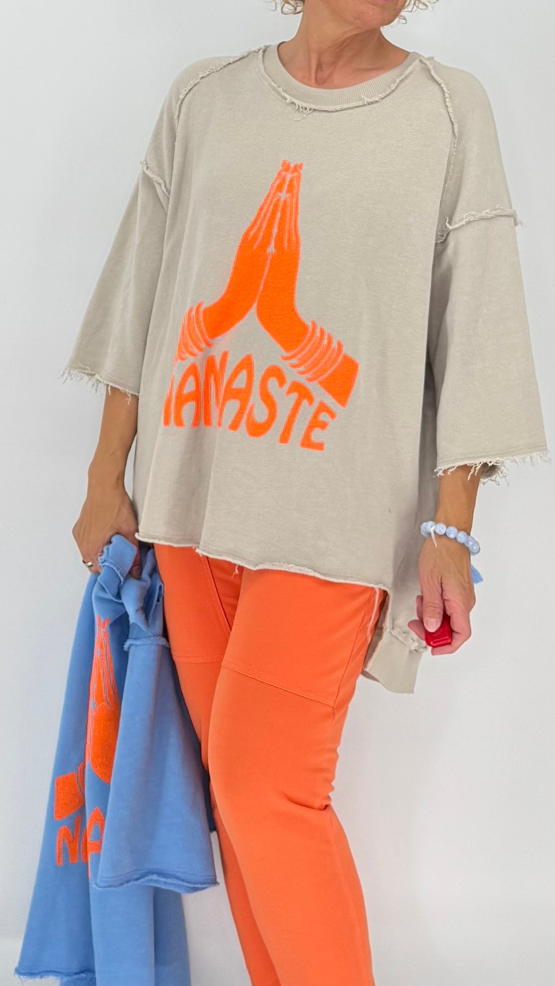 Sweatshirt in beige "NAMASTE"