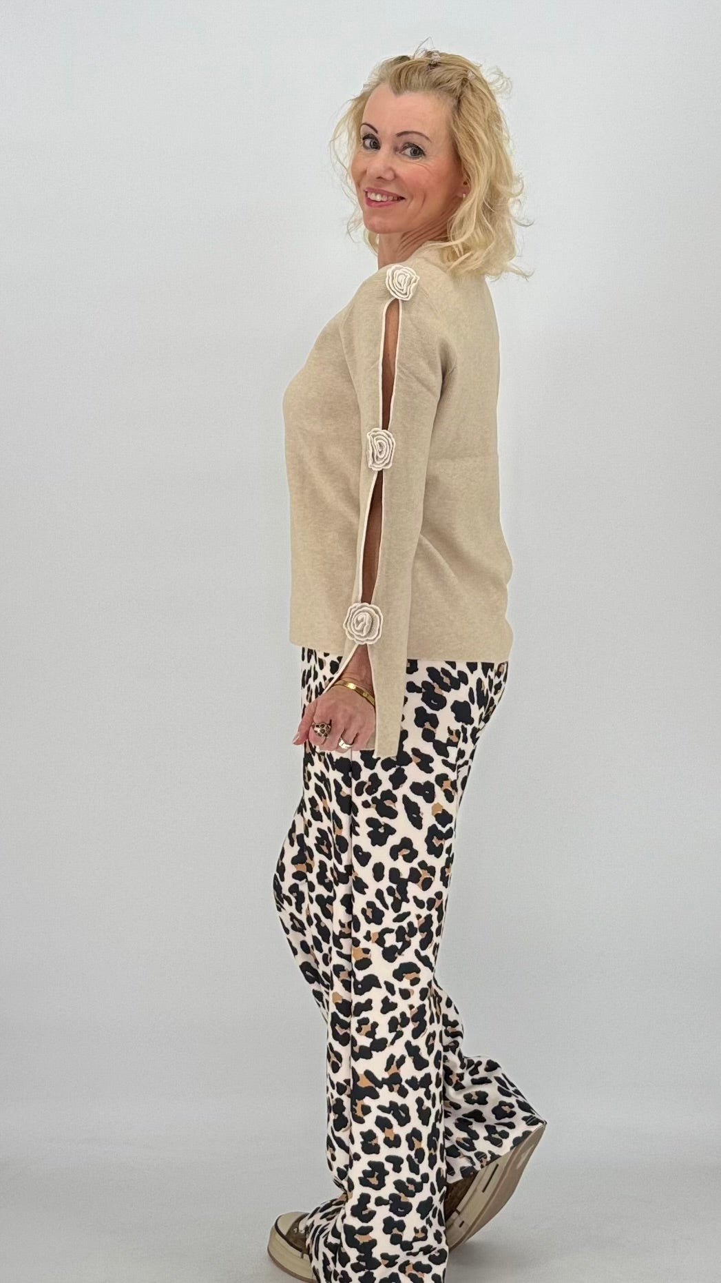 Pullover mit dekorativem Besatz, beige