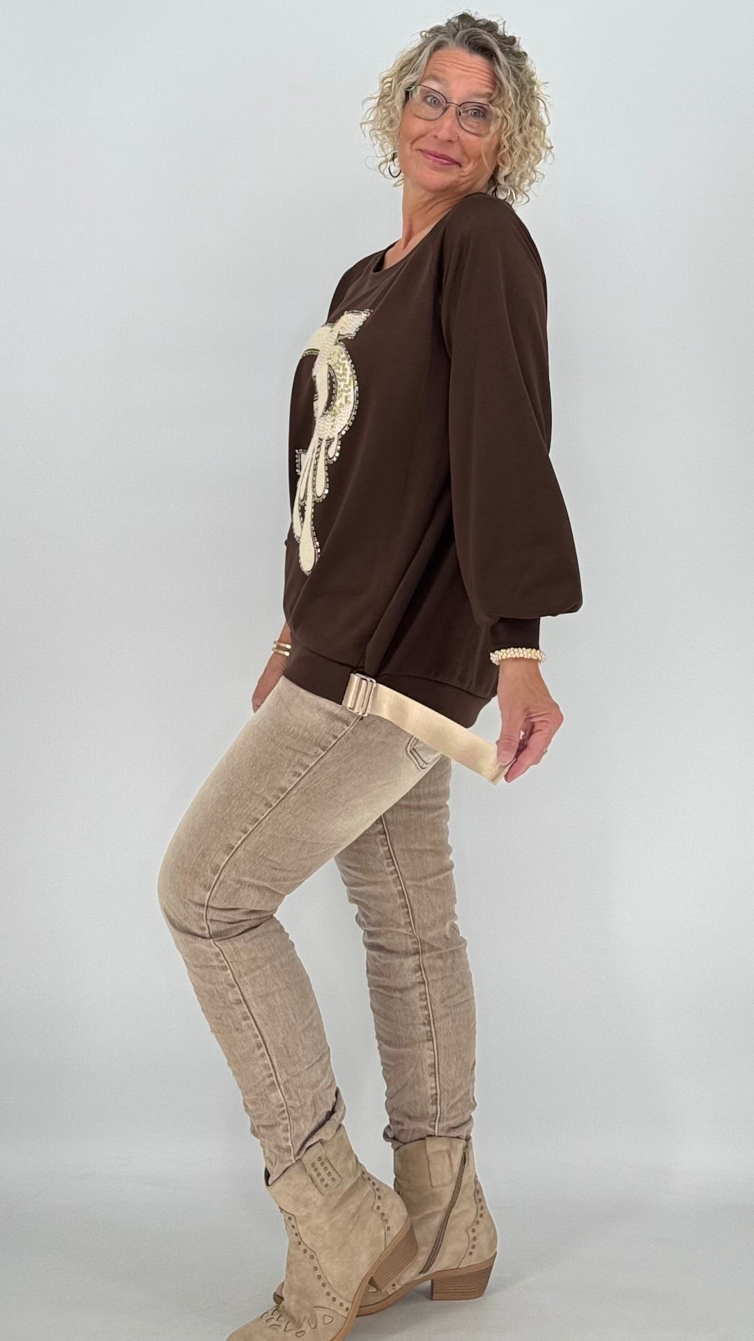 Sweatshirt in Braun, "5"