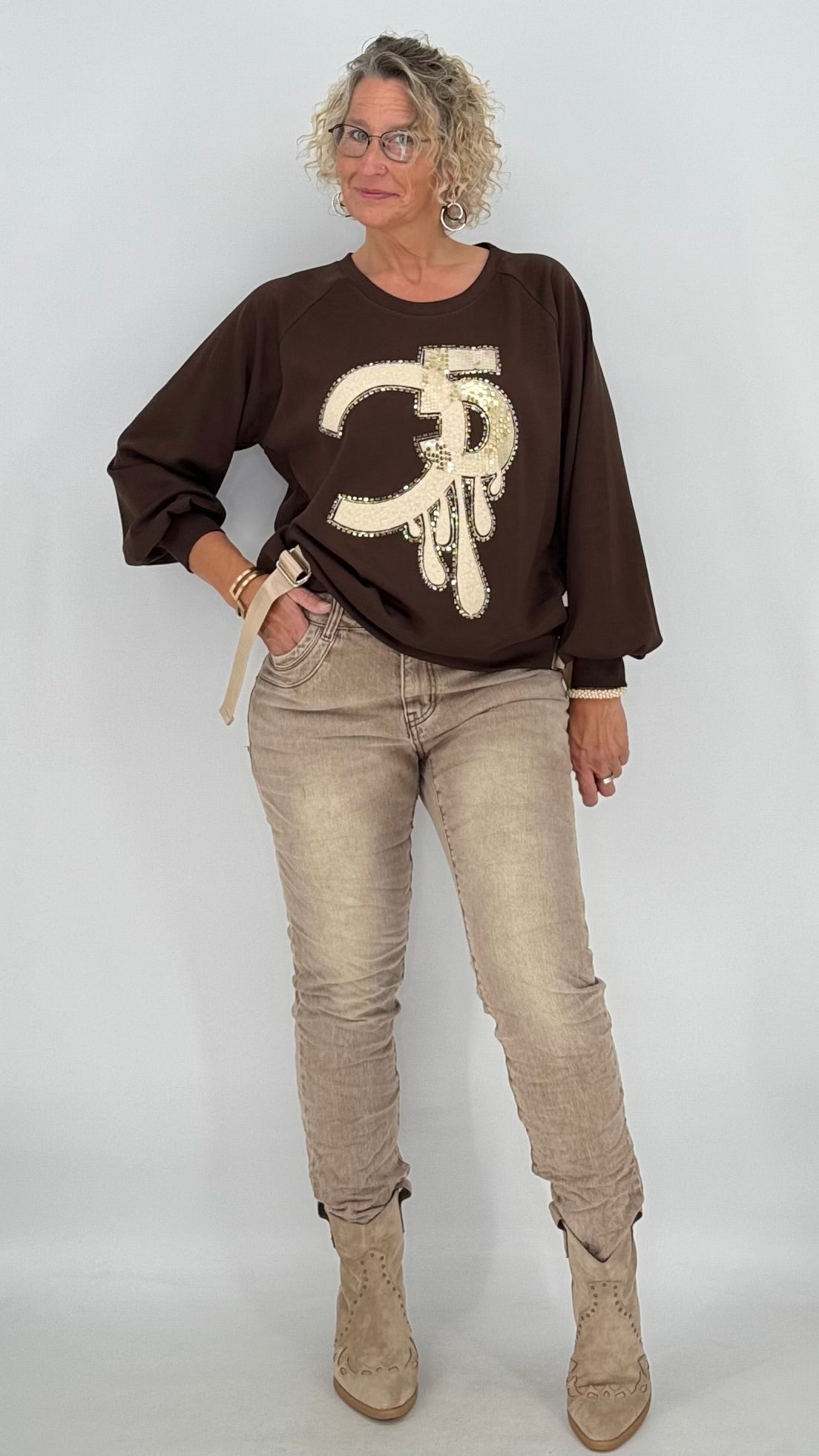 Sweatshirt in Braun, "5"