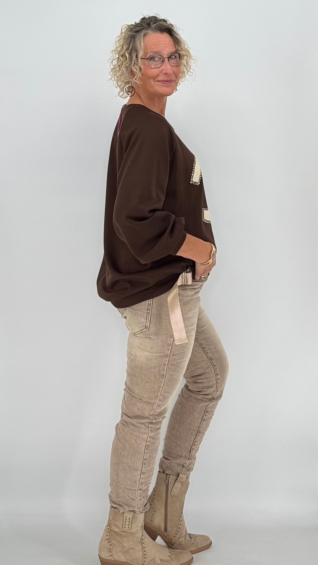 Sweatshirt in Braun, "5"