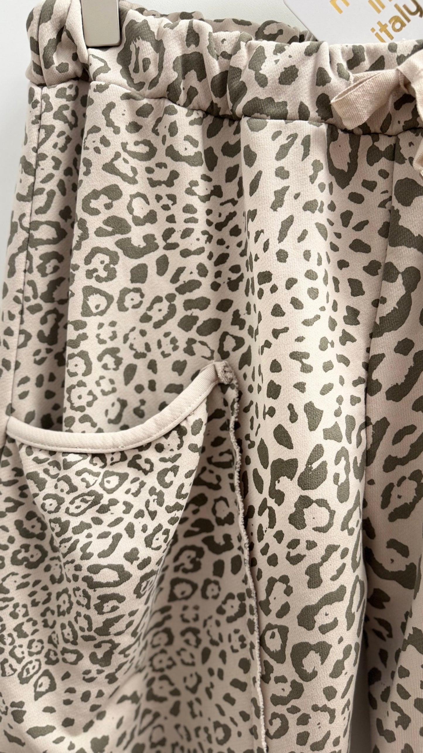 Jogpants Hose "Leo", beige/grün