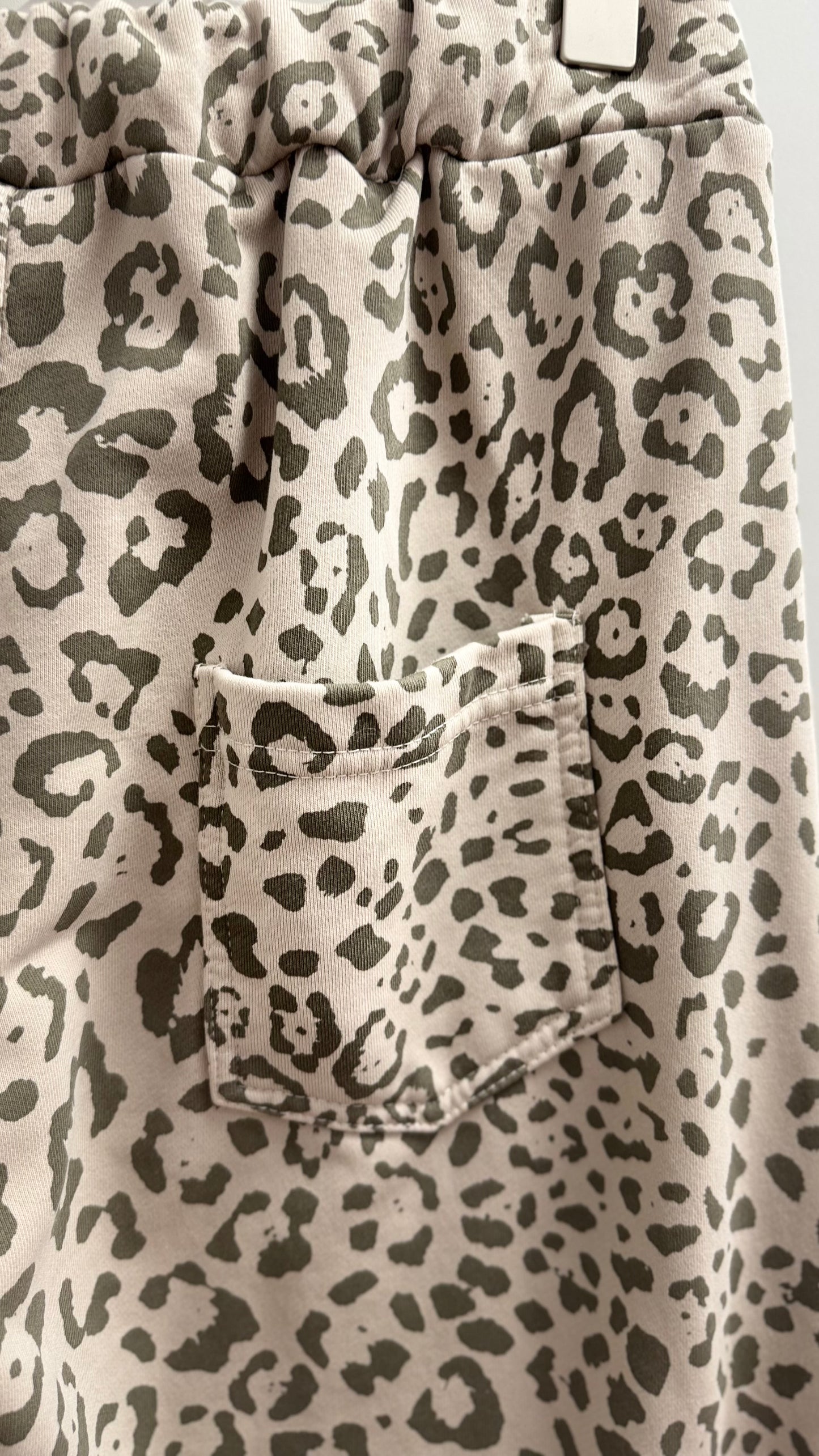 Jogpants Hose "Leo", beige/grün