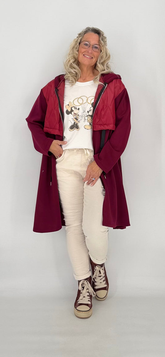 Leichte lange Steppjacke, burgunderfarbene