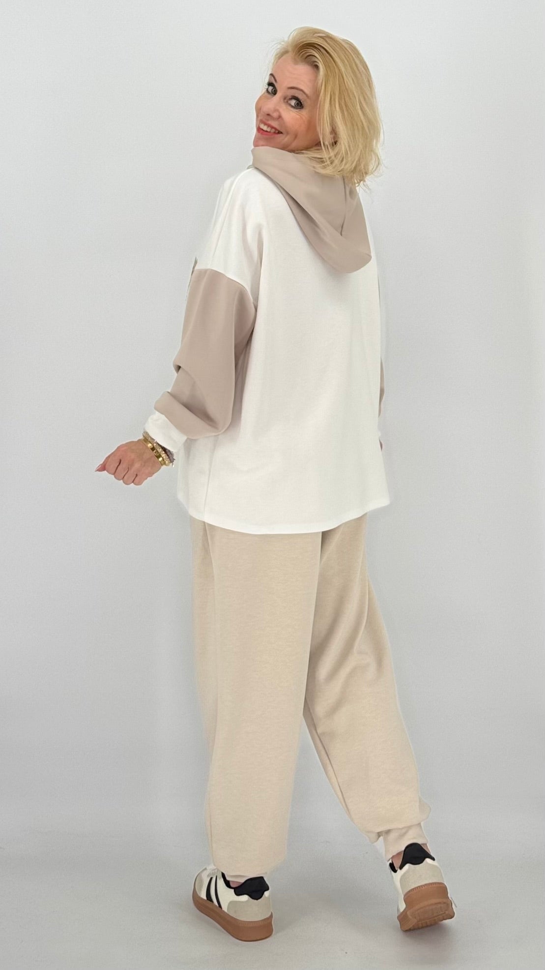 Hoodie beige/creme "CHIC"