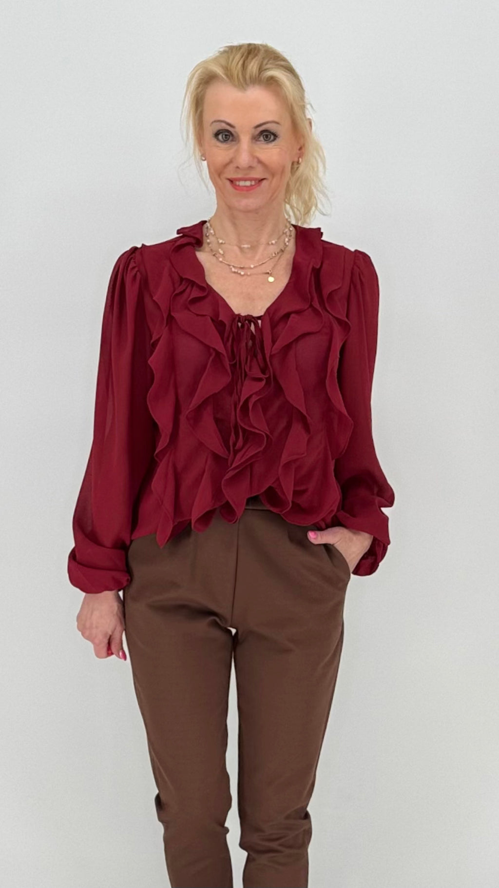 Ruffle Elegance Bluse, braun, bordeaux