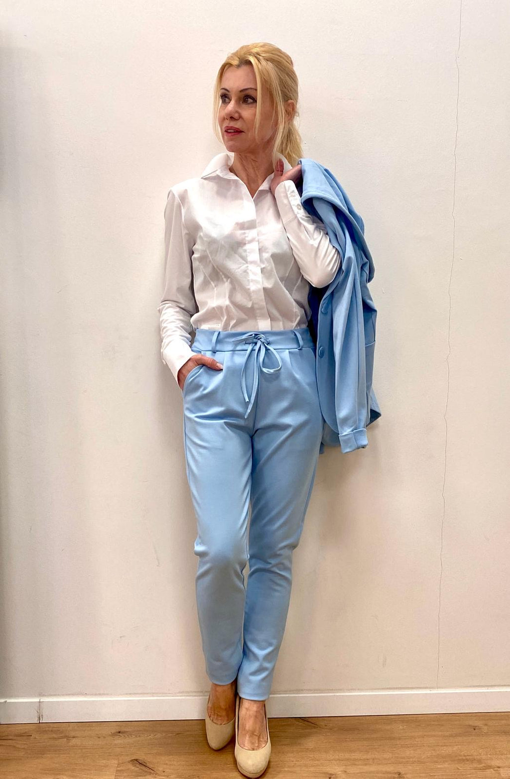 ESViViD Hose in hellblau