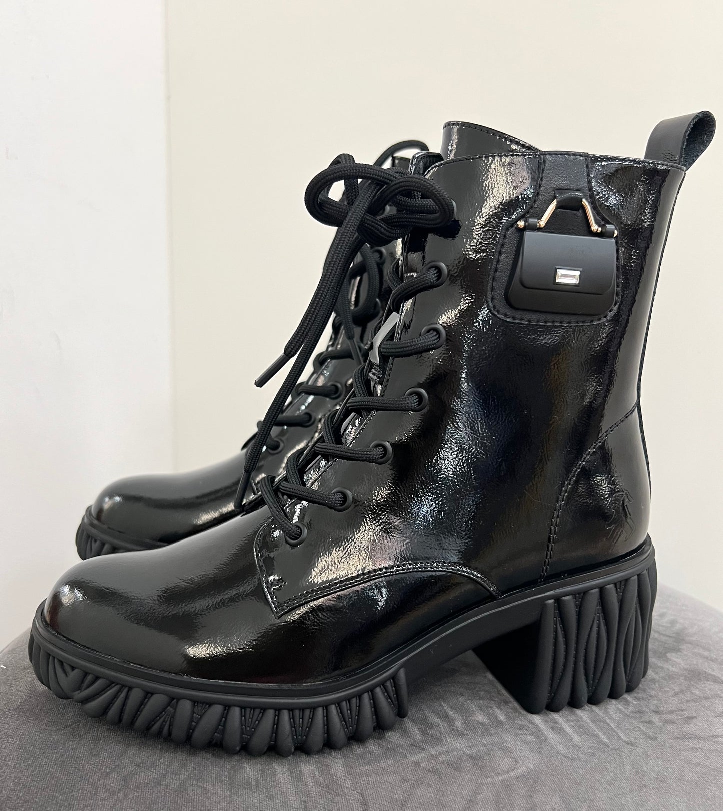 Boots Lackleder Schwarz