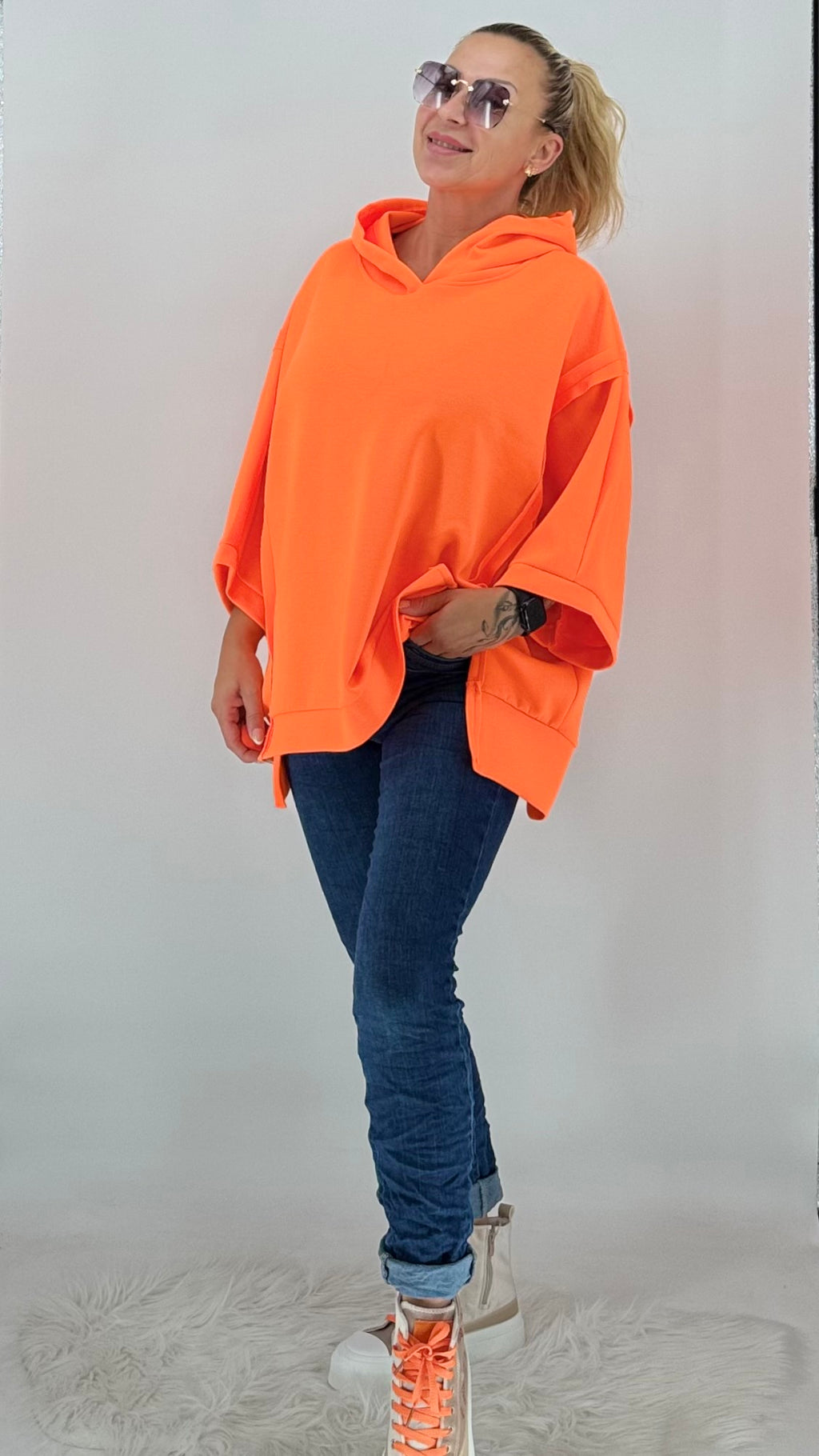 Hoodie in Orange "ICONIC"