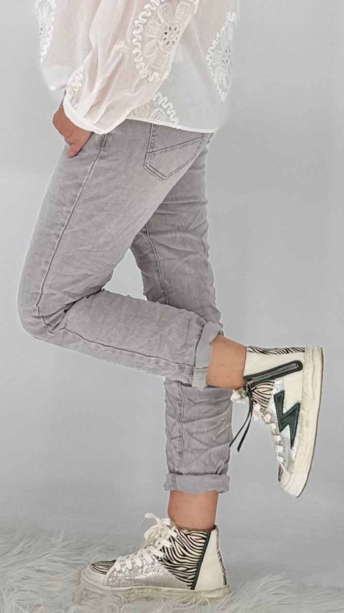 Jeans mit Knöpfchen, K2970 grau