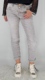 Jeans mit Knöpfchen, K2970 grau