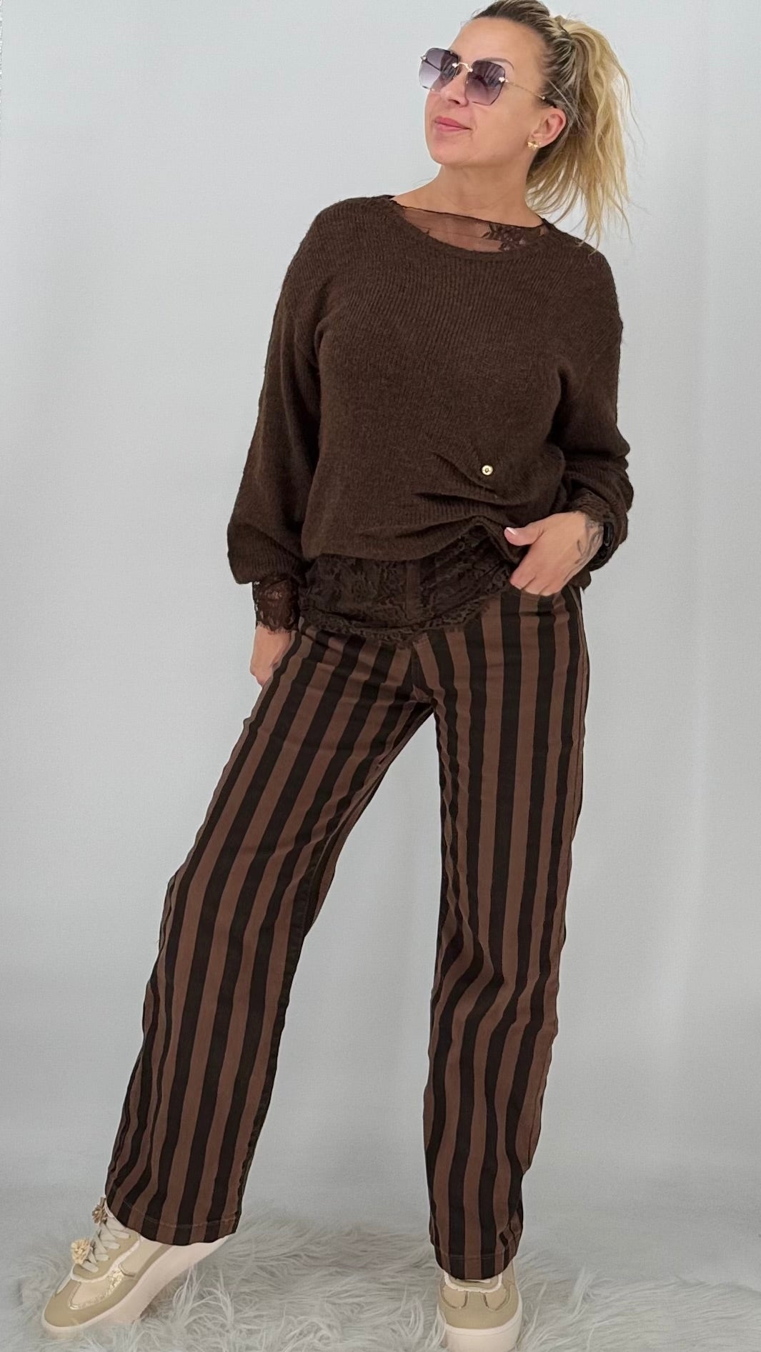 Pullover mit Mesh-Shirt und Brosche, schwarz, braun, beige