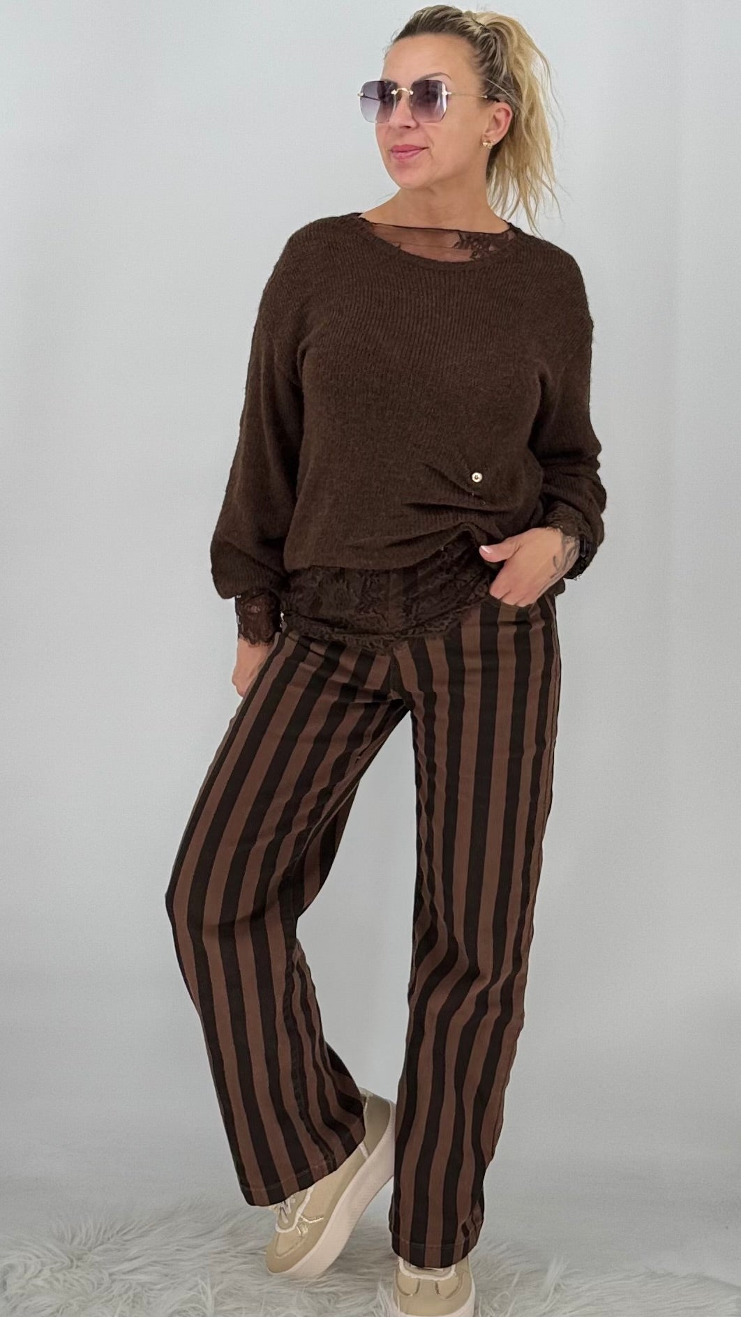 Pullover mit Mesh-Shirt und Brosche, schwarz, braun, beige