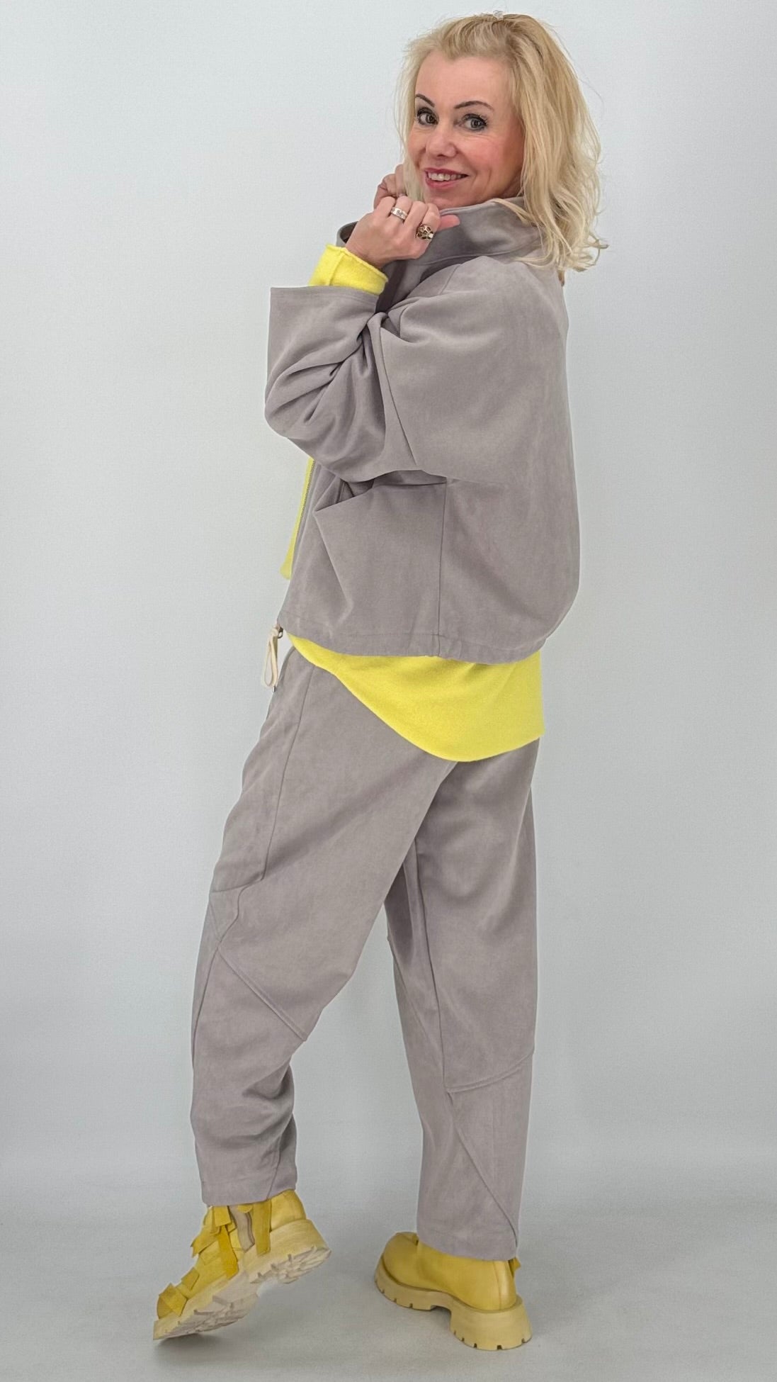 Hose Veloursleder-Optik in Grau