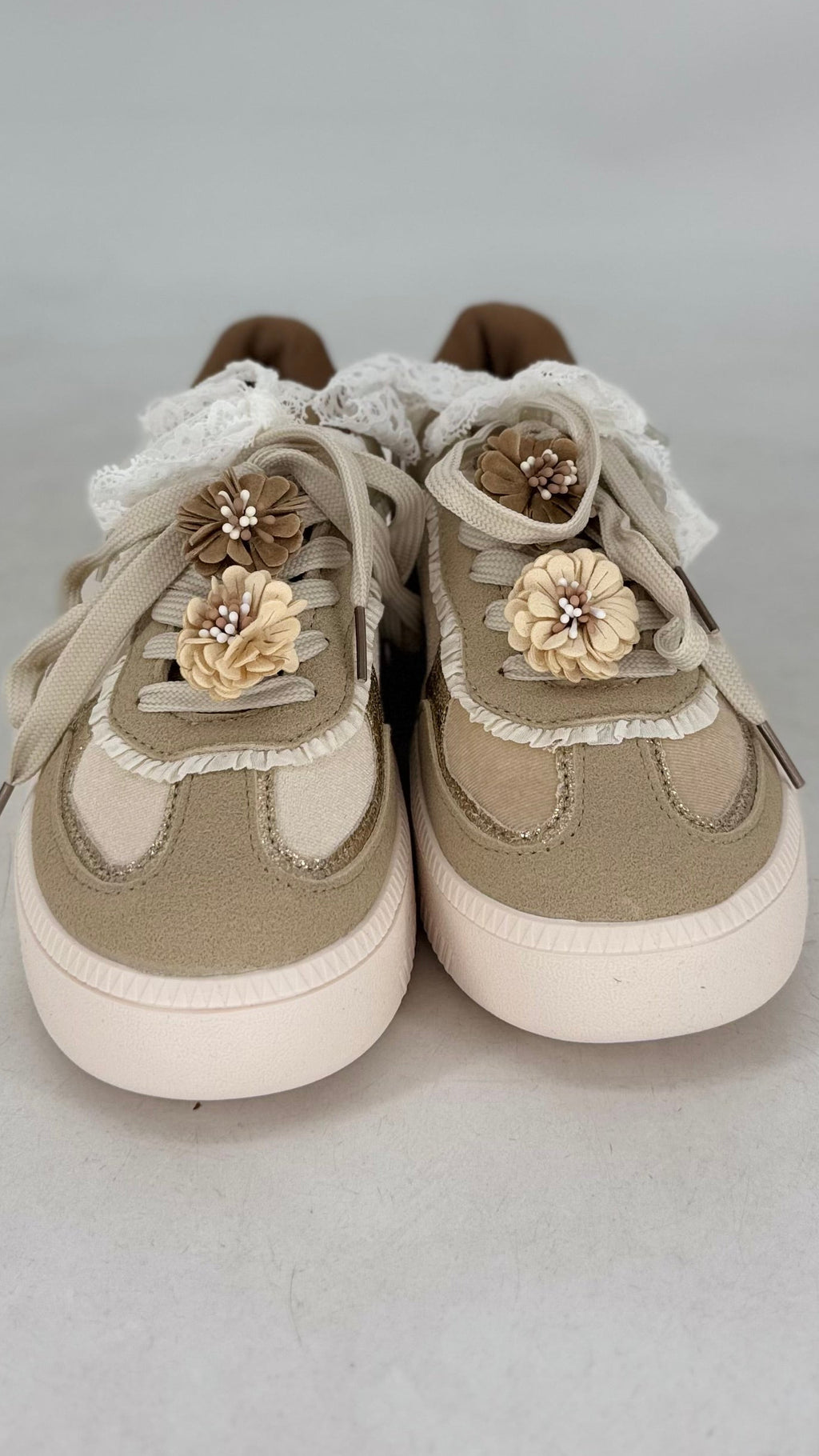Blütenzauber Sneaker – Beige