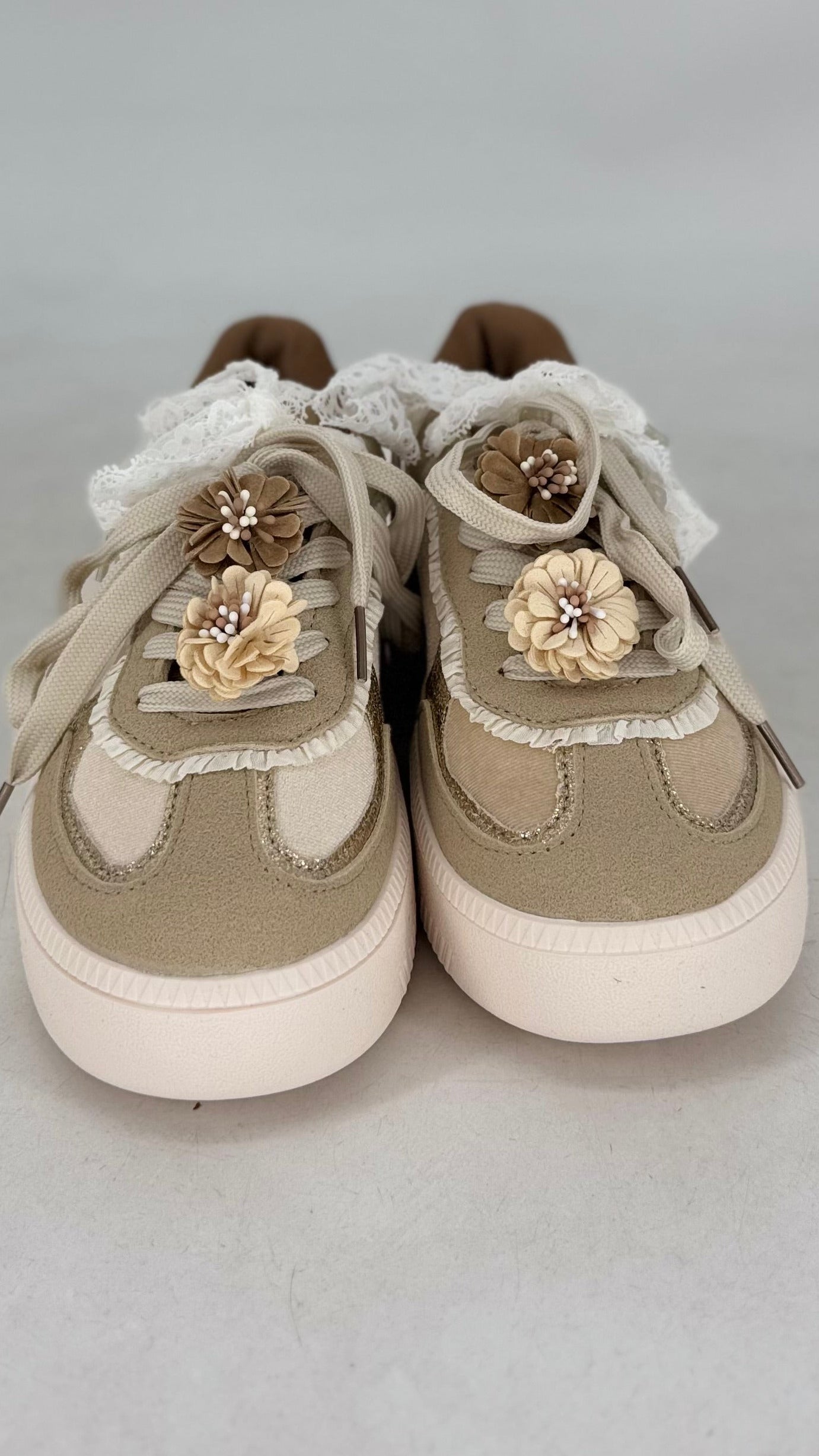Blütenzauber Sneaker – Beige