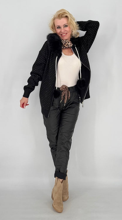 Kuschelige Strickjacke mit Fell-Details, schwarz
