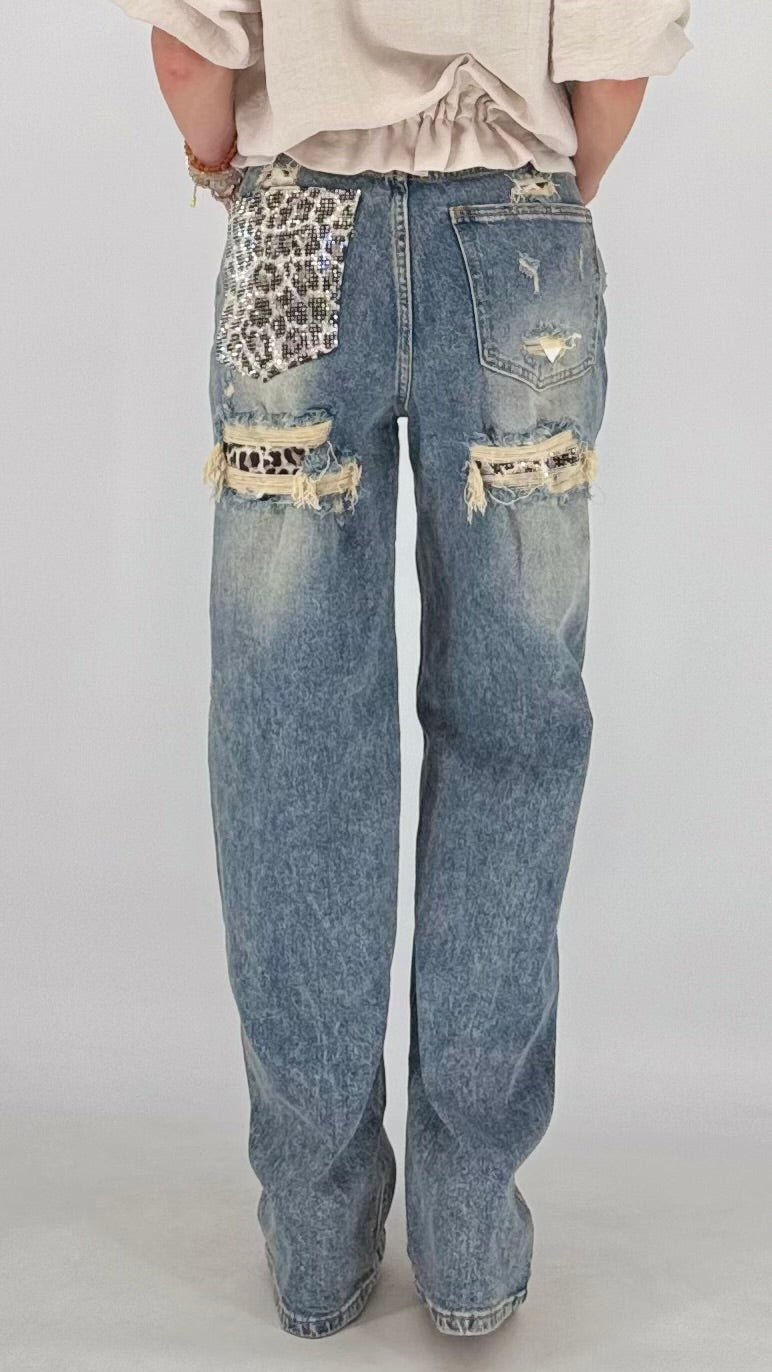 Jeans mit auffälligen Patchwork- und Leo-Details
