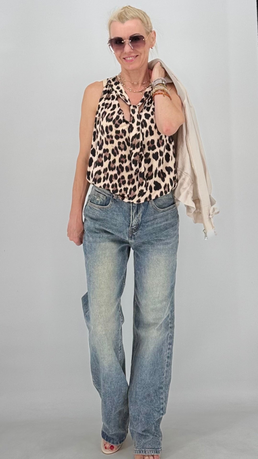 Jeans mit auffälligen Patchwork- und Leo-Details