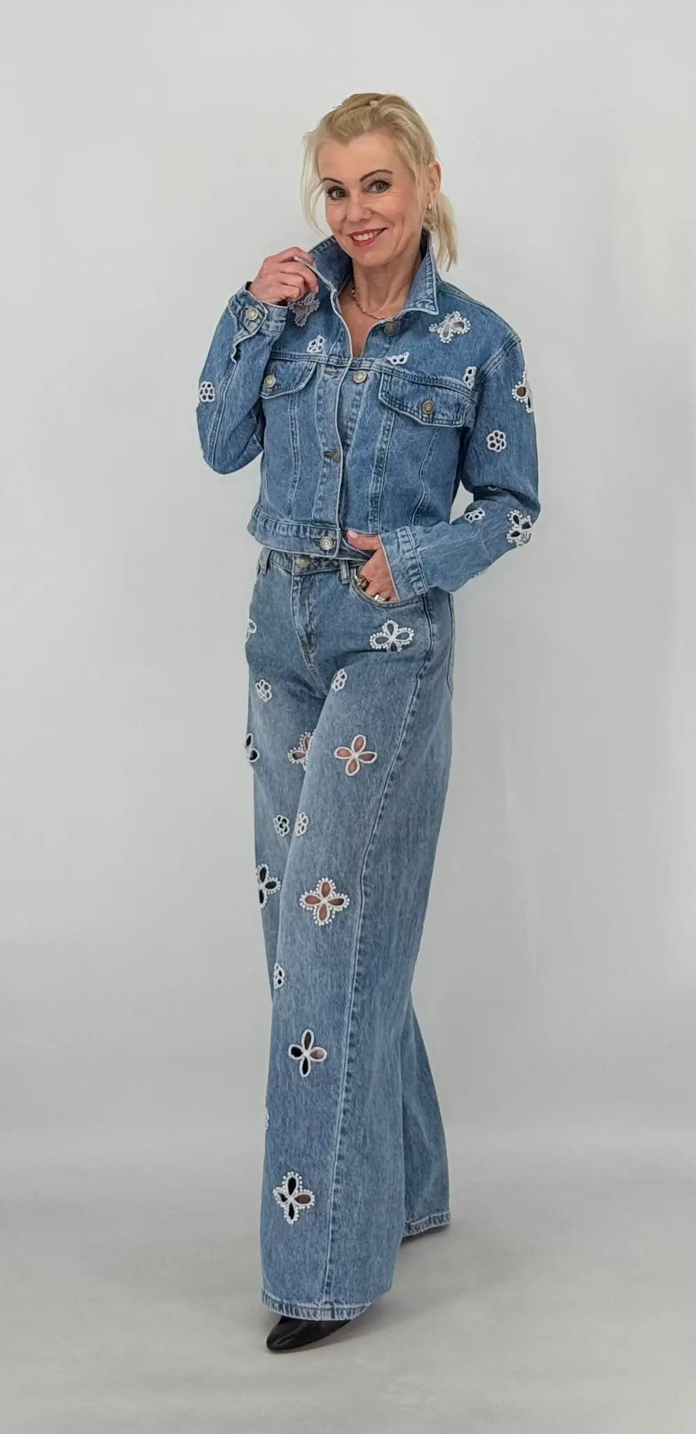 Mid Waist Jeans mit Blumen, Denim - By Elena FashionBy Elena Fashion