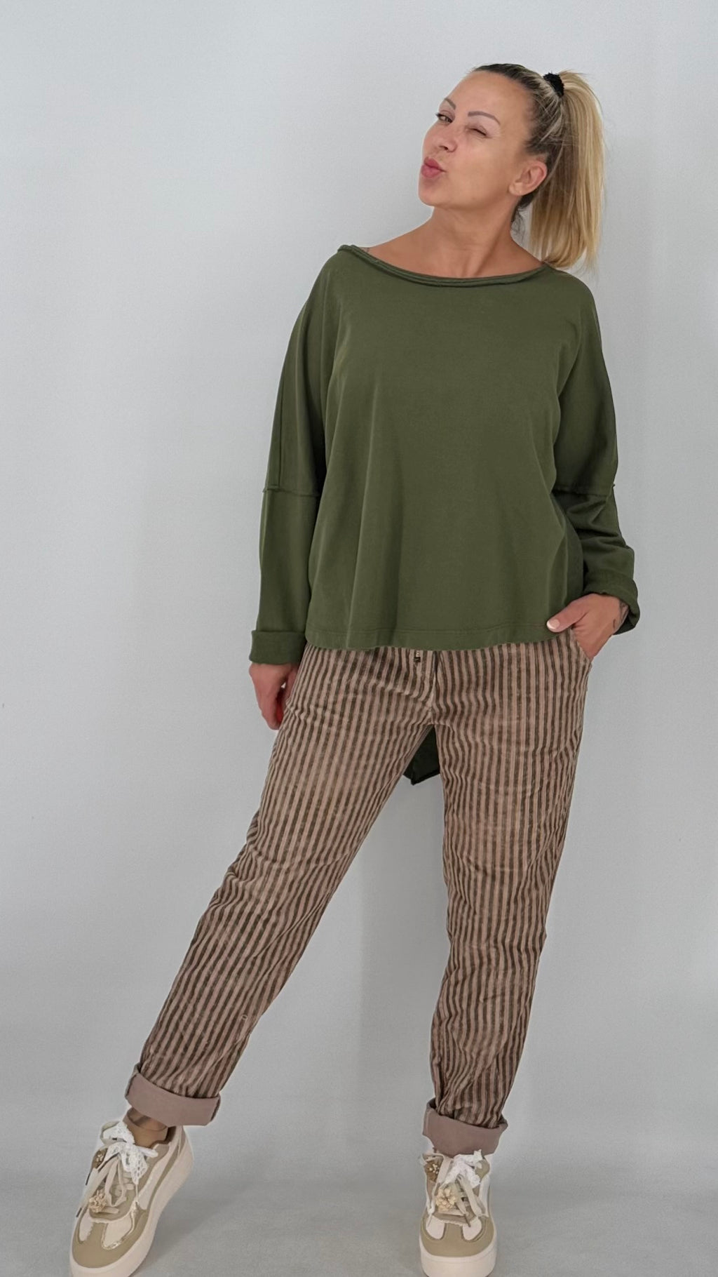 Sweatshirt in Khaki, Hellbraun, Bordeaux