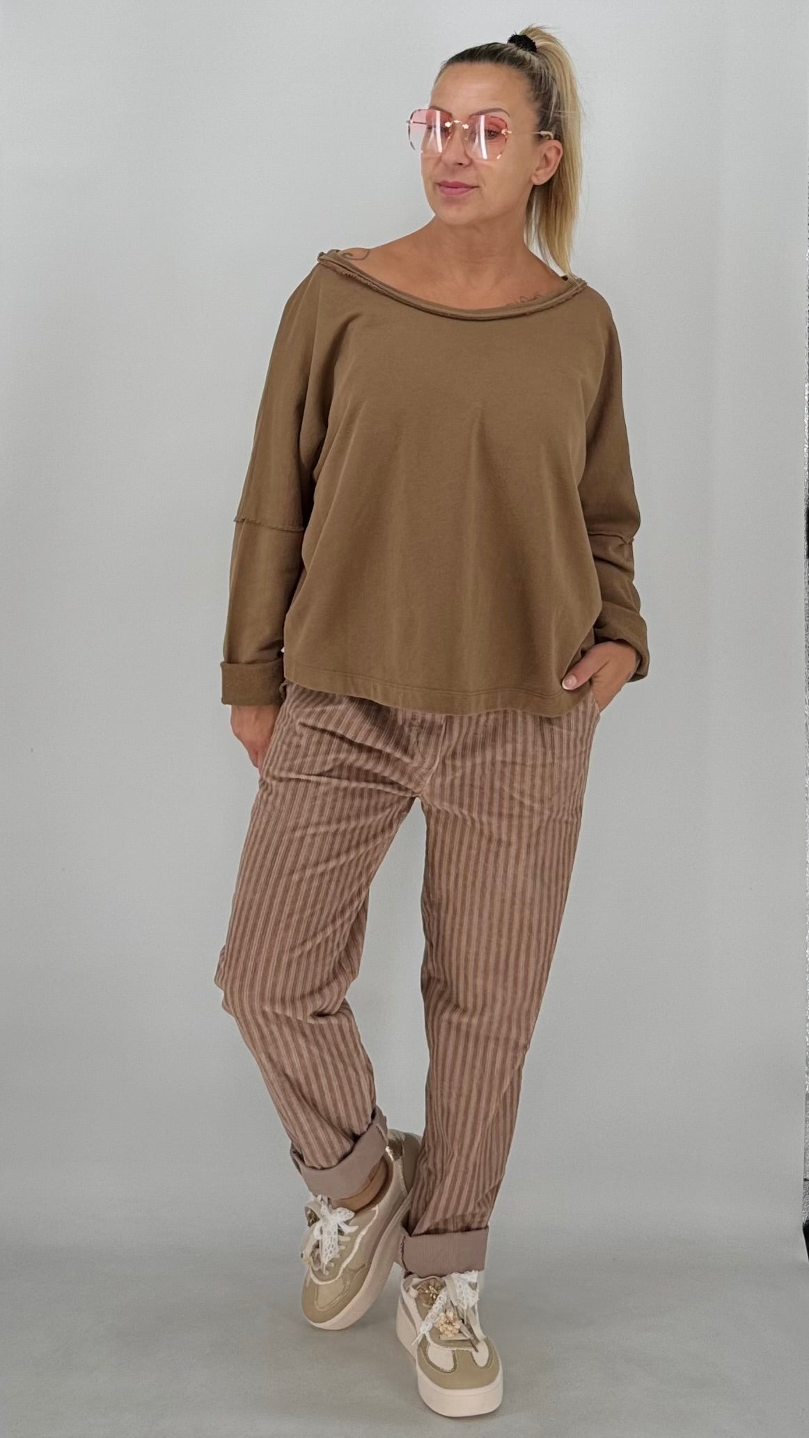 Sweatshirt in Khaki, Hellbraun, Bordeaux