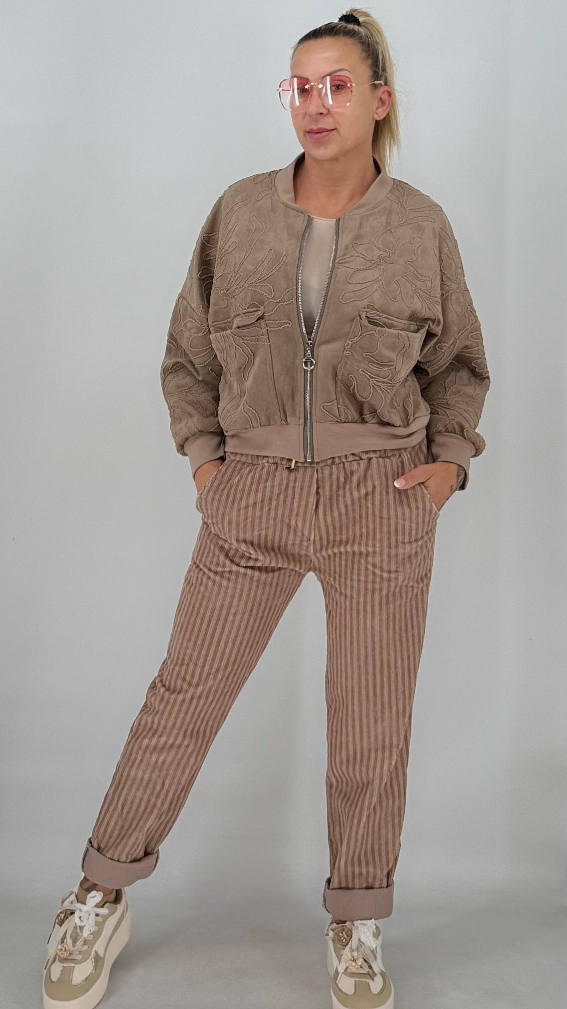 Bomberjacke mit Wildlederstruktur und Stickerei